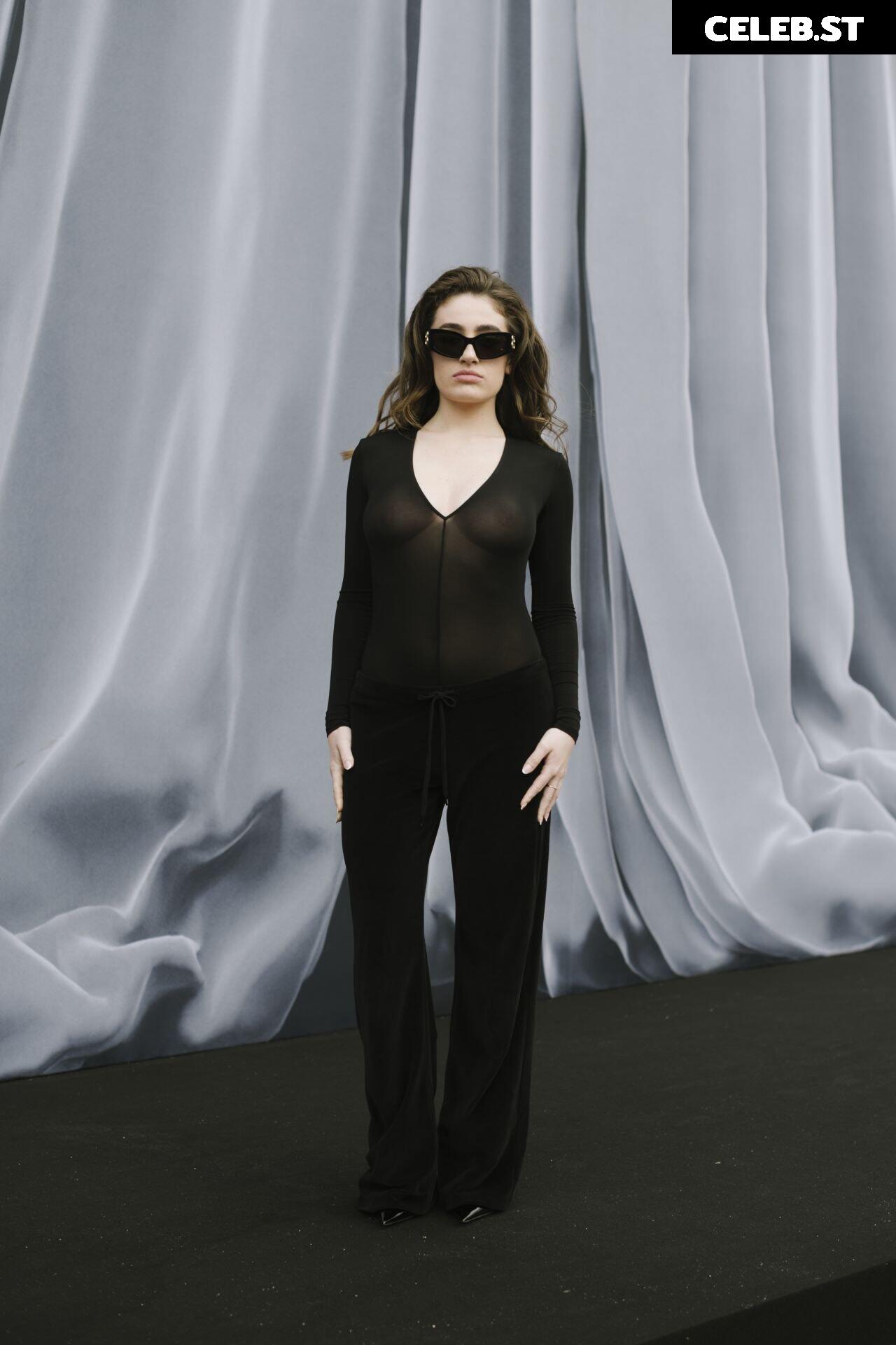 Rachel Anne Sennott Image 4425618