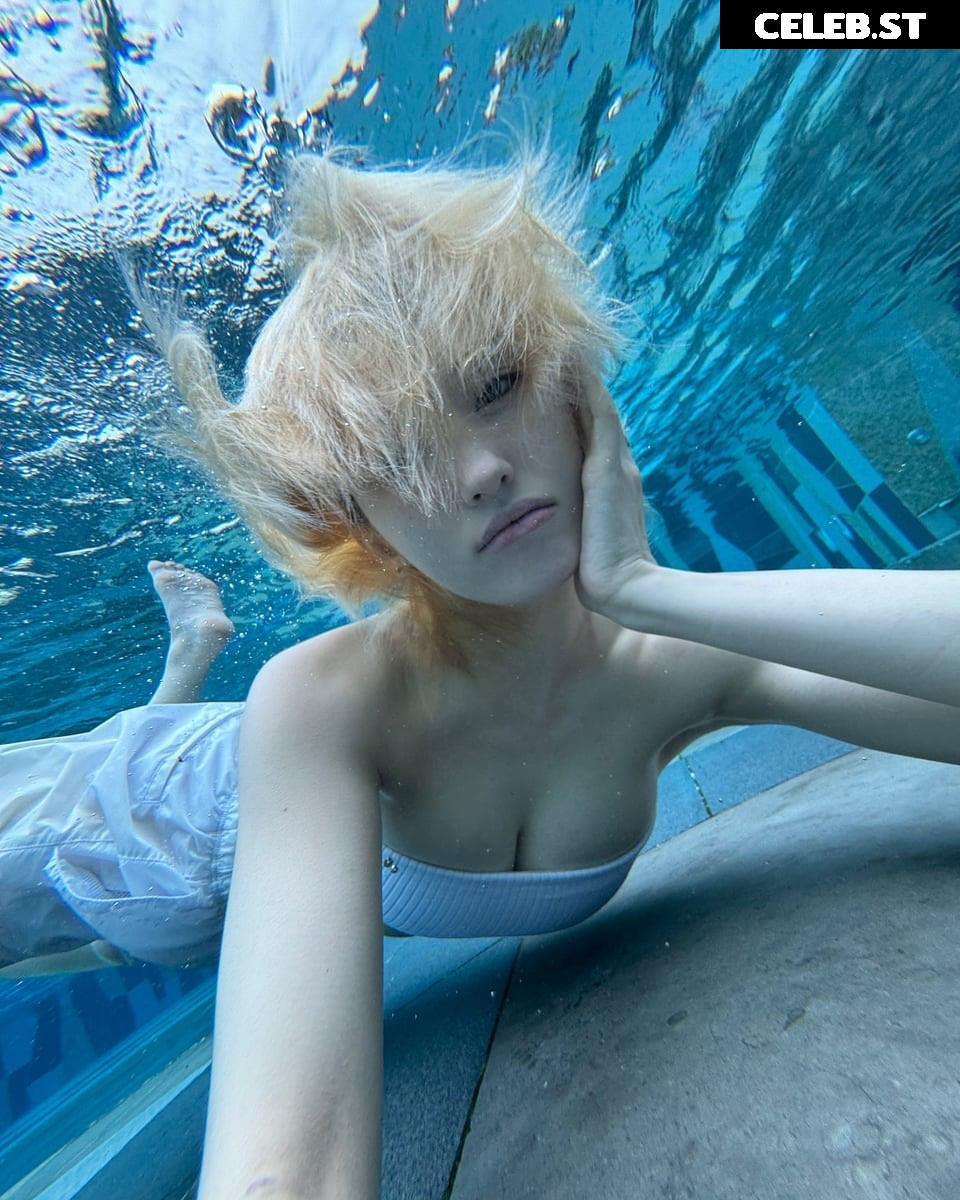 Jeon Somi/ENNIK SOMI Image 4425389