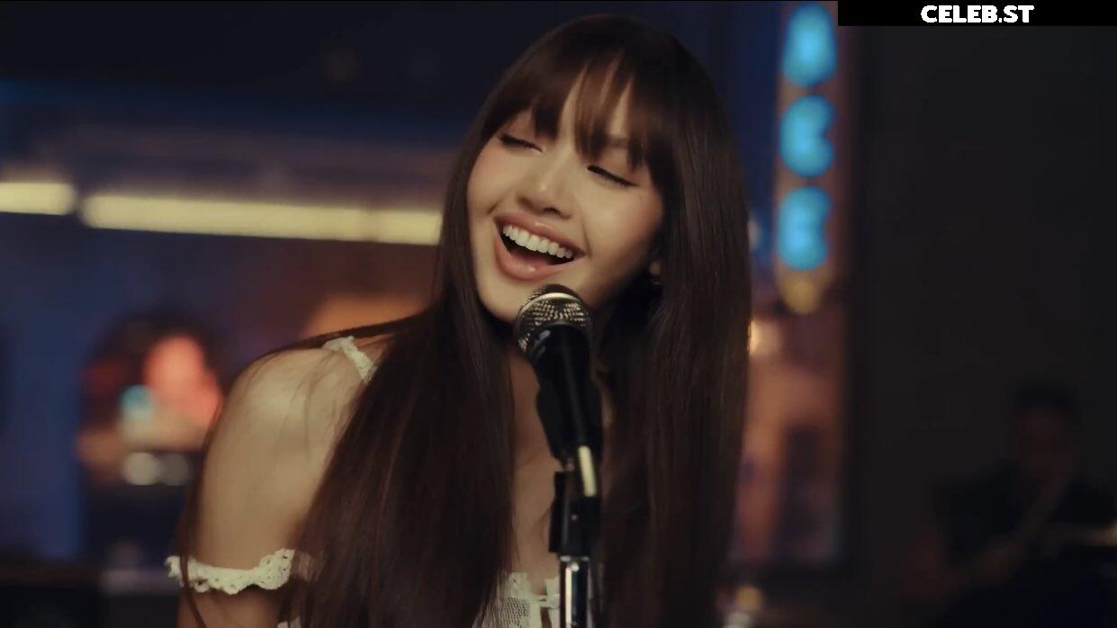 Lisa | BLΛƆKPIИK (Blackpink) Image 4425344