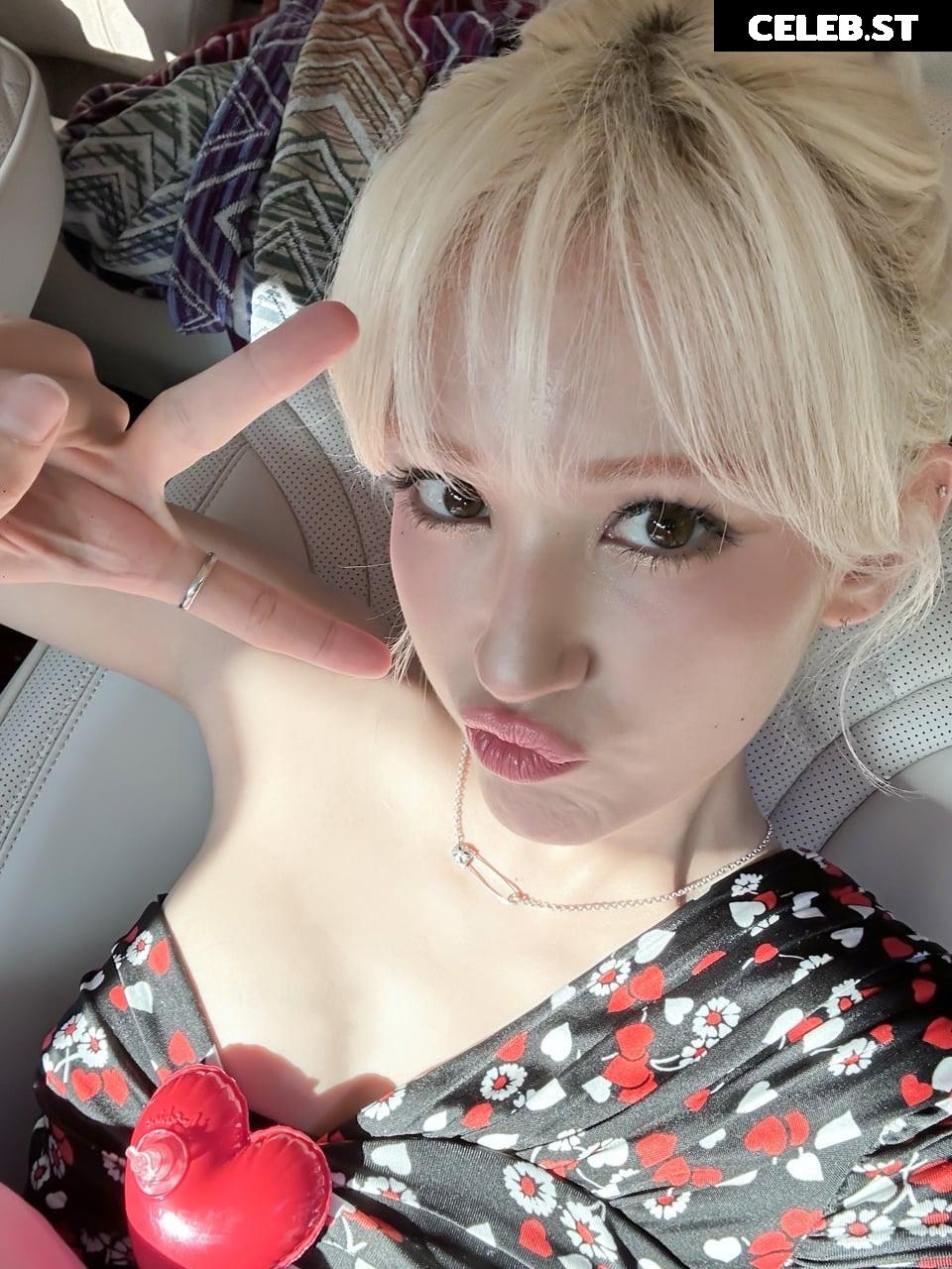 Jeon Somi/ENNIK SOMI Image 4425370