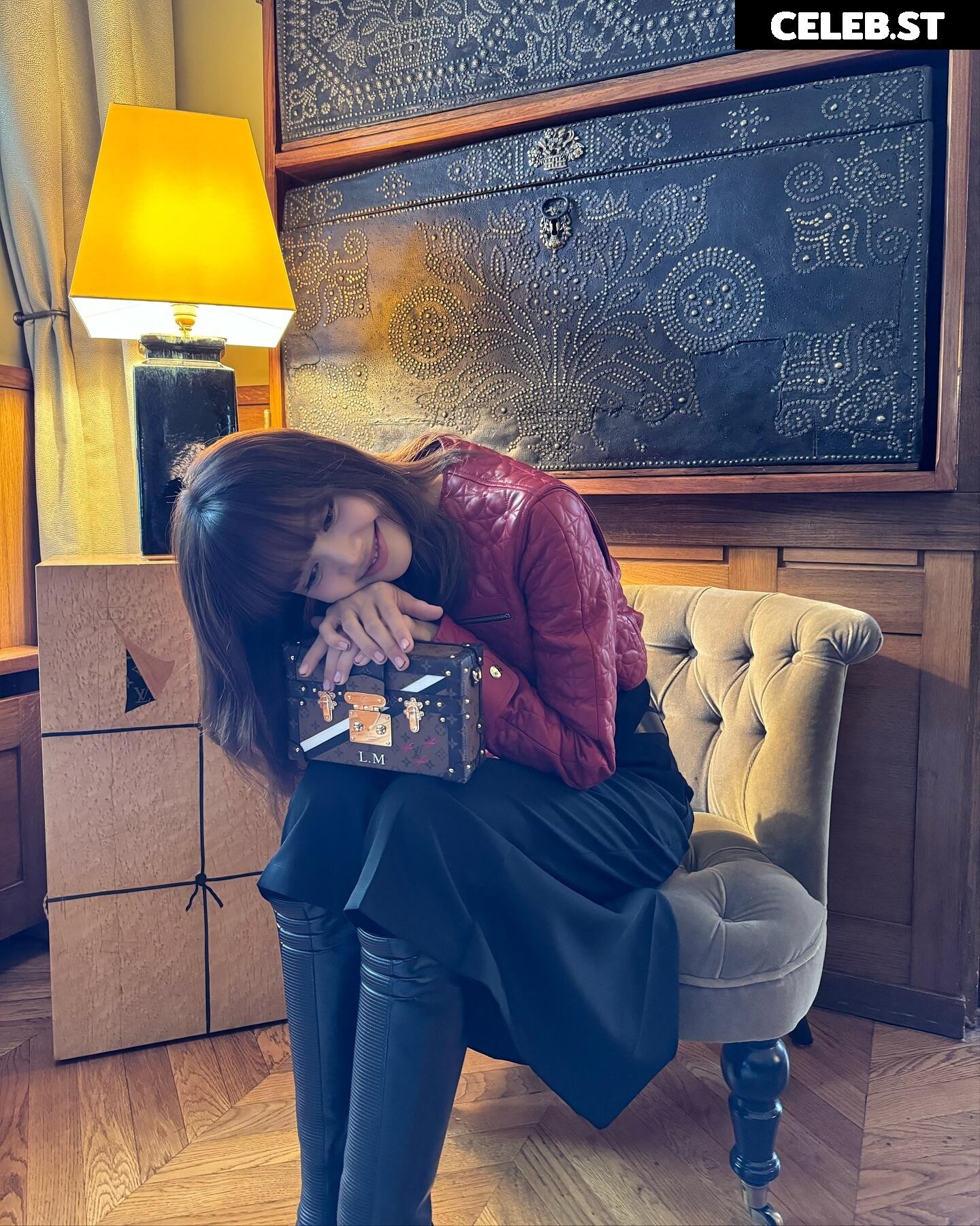 Lisa | BLΛƆKPIИK (Blackpink) Image 4425977
