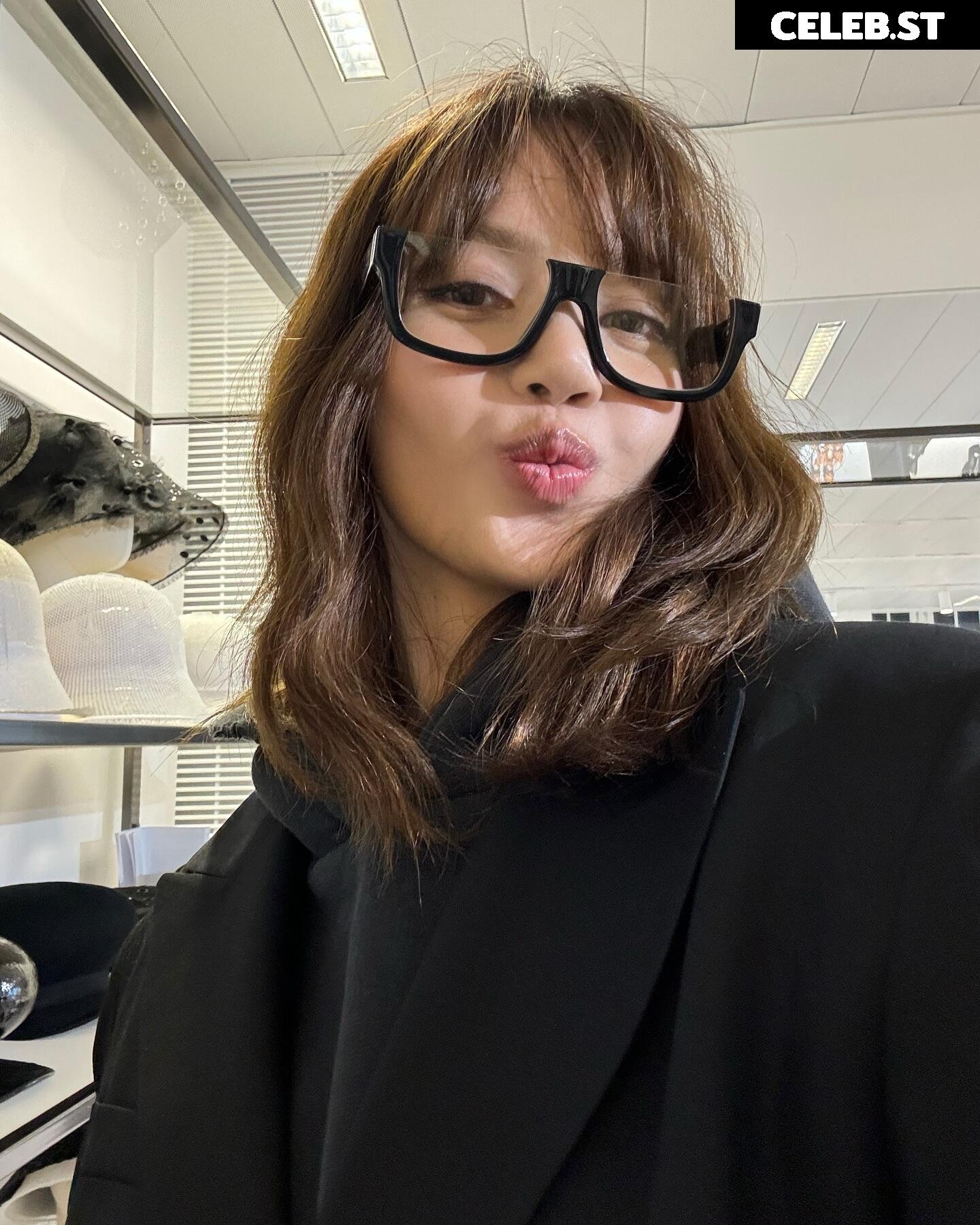 Lisa | BLΛƆKPIИK (Blackpink) Image 4426132