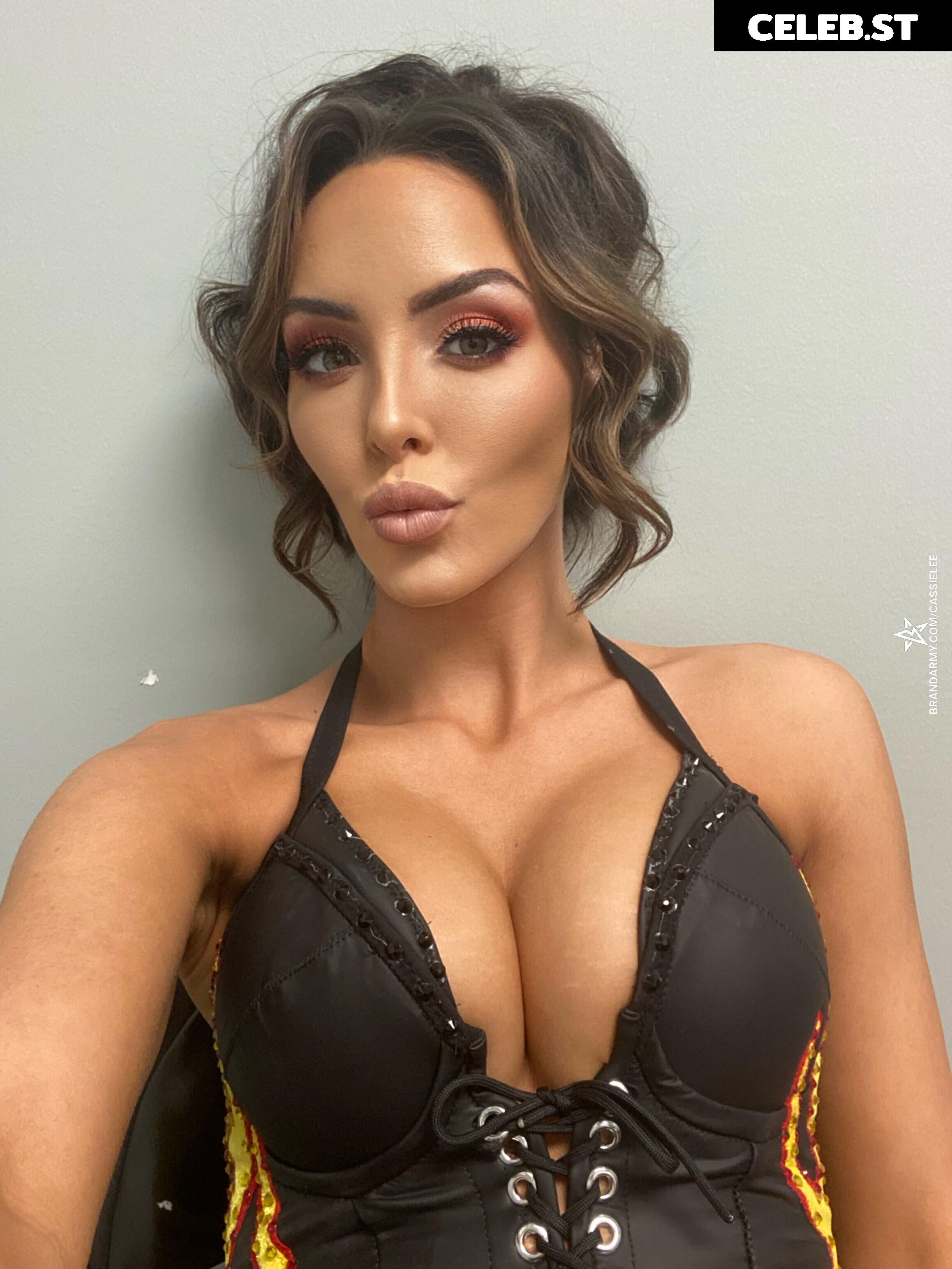 Cassie Lee/Jess McKay (Peyton Royce/Billie Kay) Image 4427576