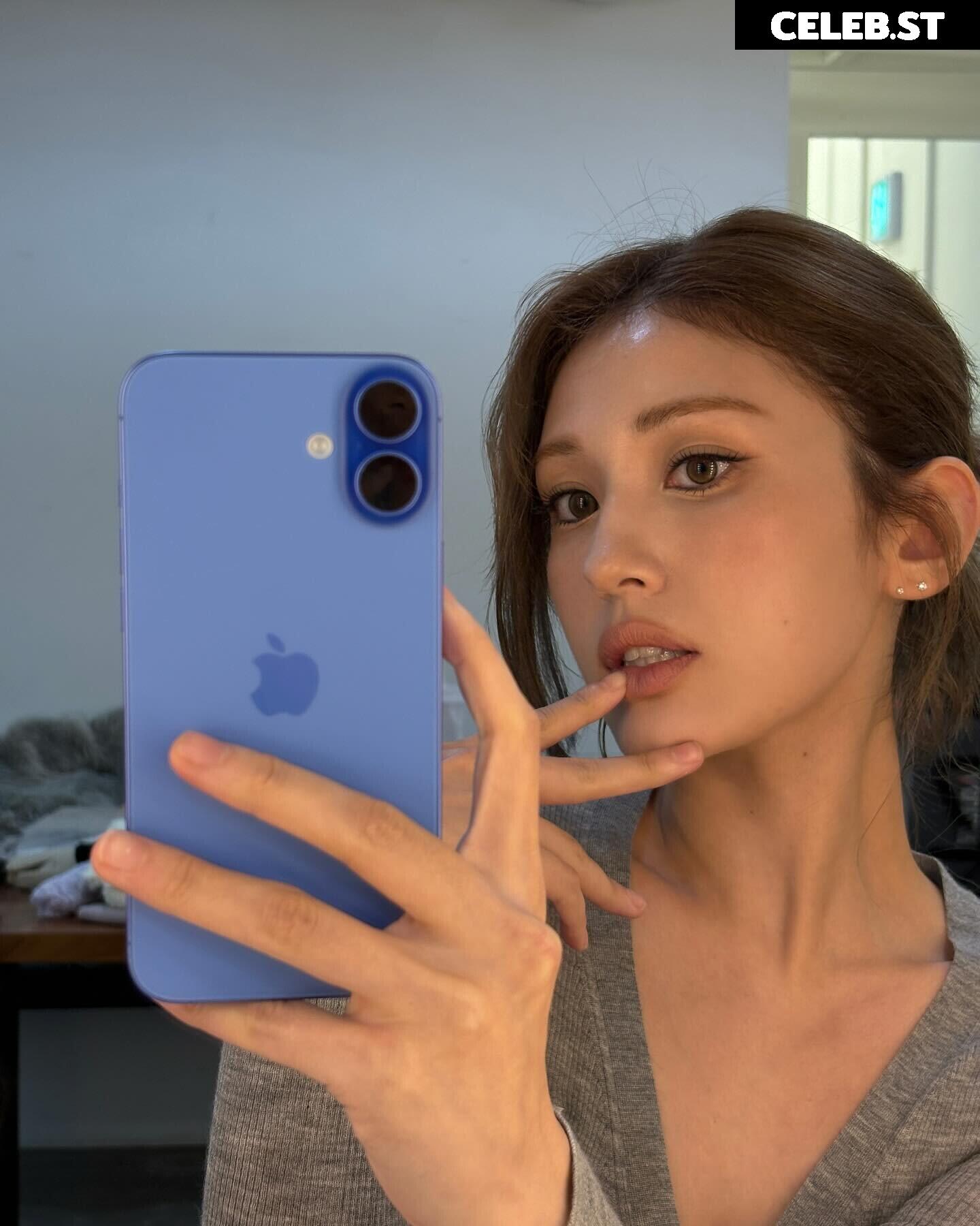 Jeon Somi/ENNIK SOMI Image 4427502