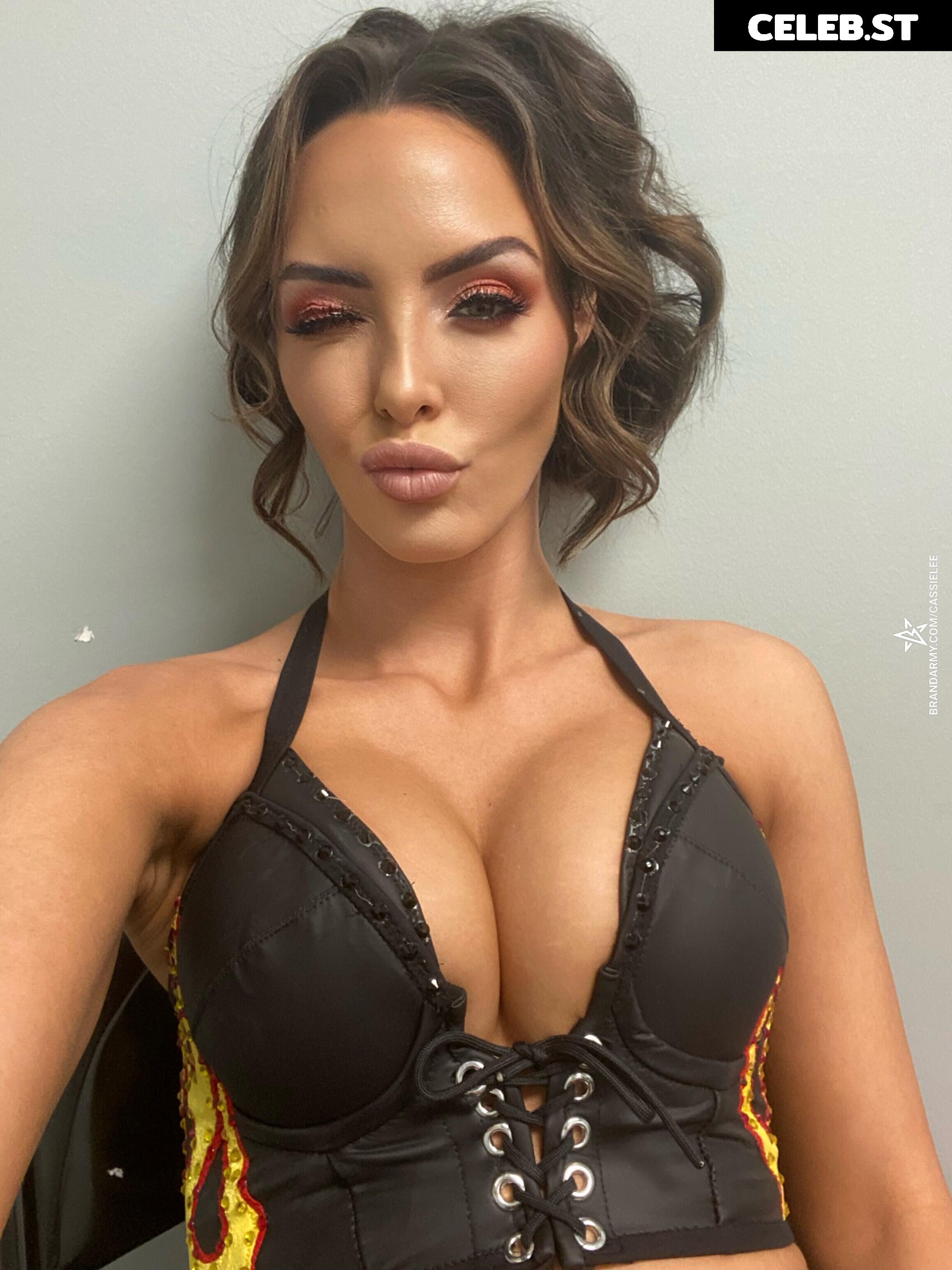 Cassie Lee/Jess McKay (Peyton Royce/Billie Kay) Image 4427746