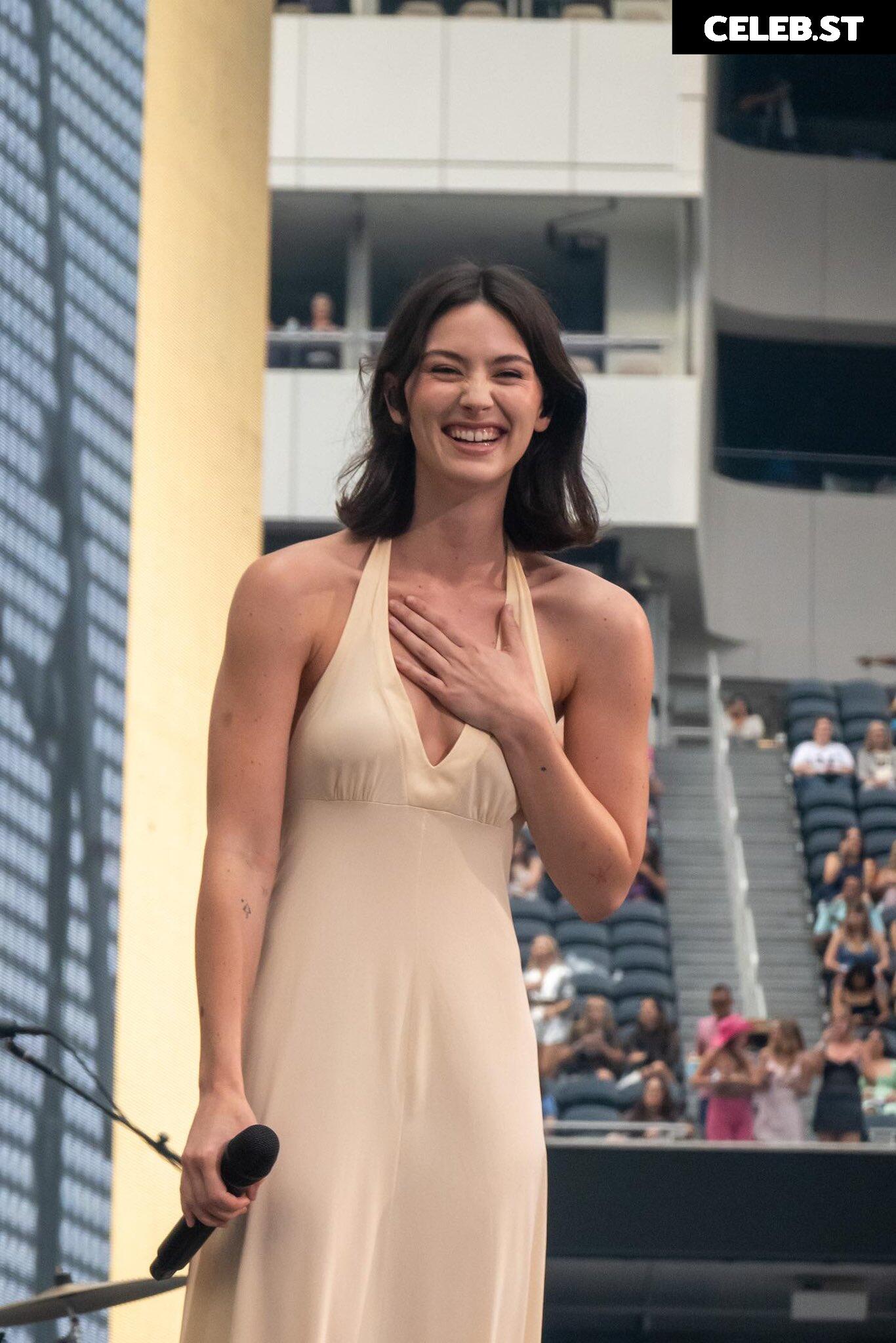 Gracie Abrams Image 4424394