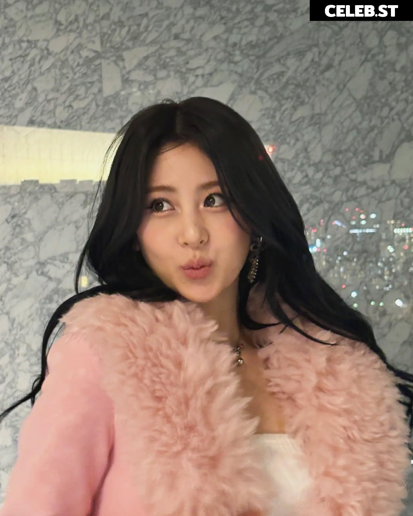Huh Yunjin 허윤진 | LESSERAFIM Image 4421429