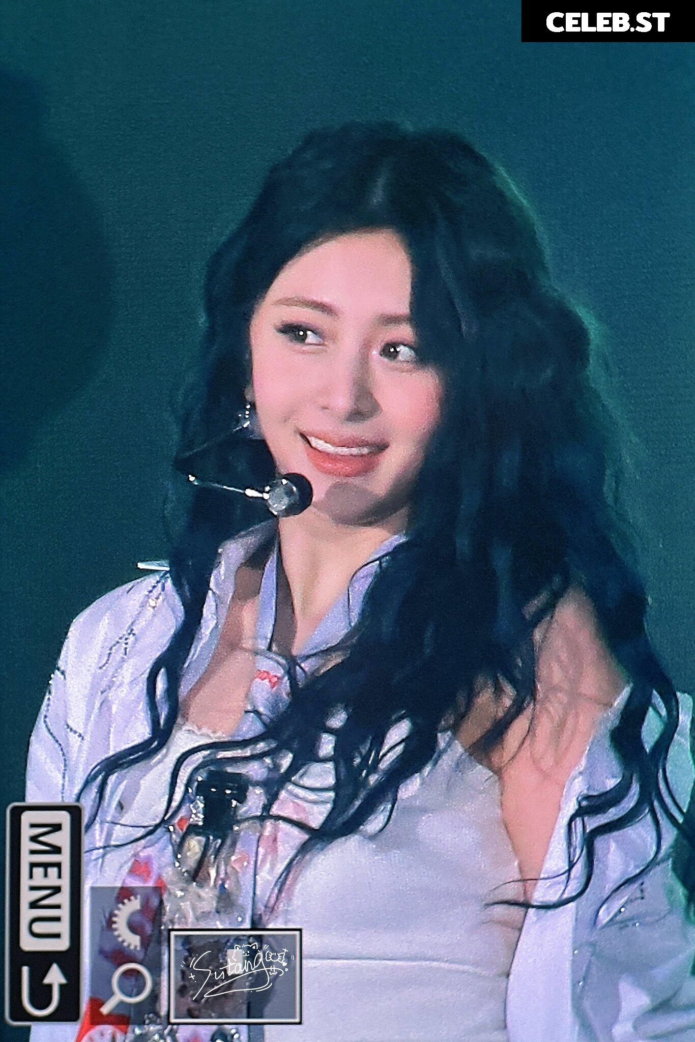 Huh Yunjin 허윤진 | LESSERAFIM Image 4421073
