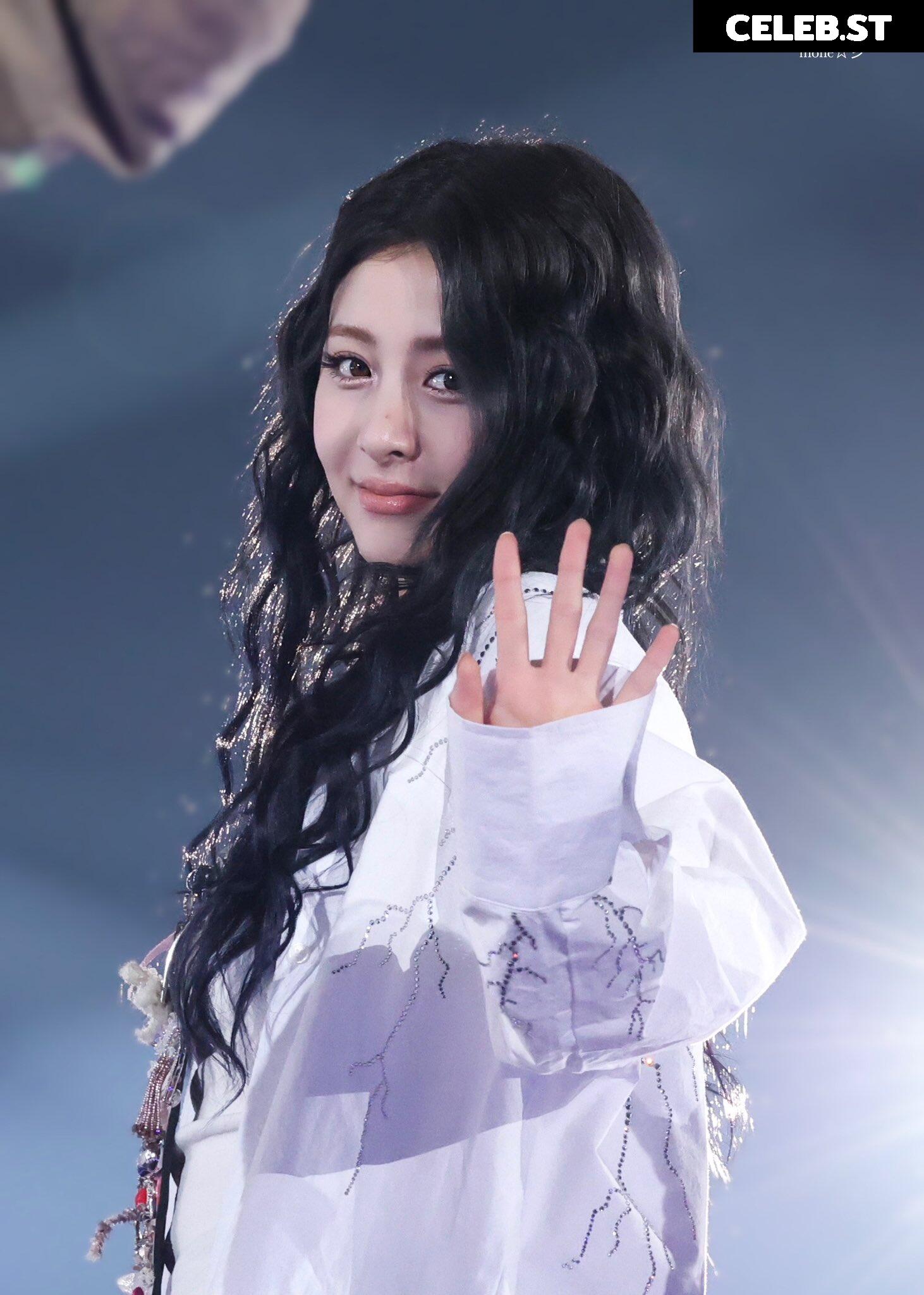 Huh Yunjin 허윤진 | LESSERAFIM Image 4421260