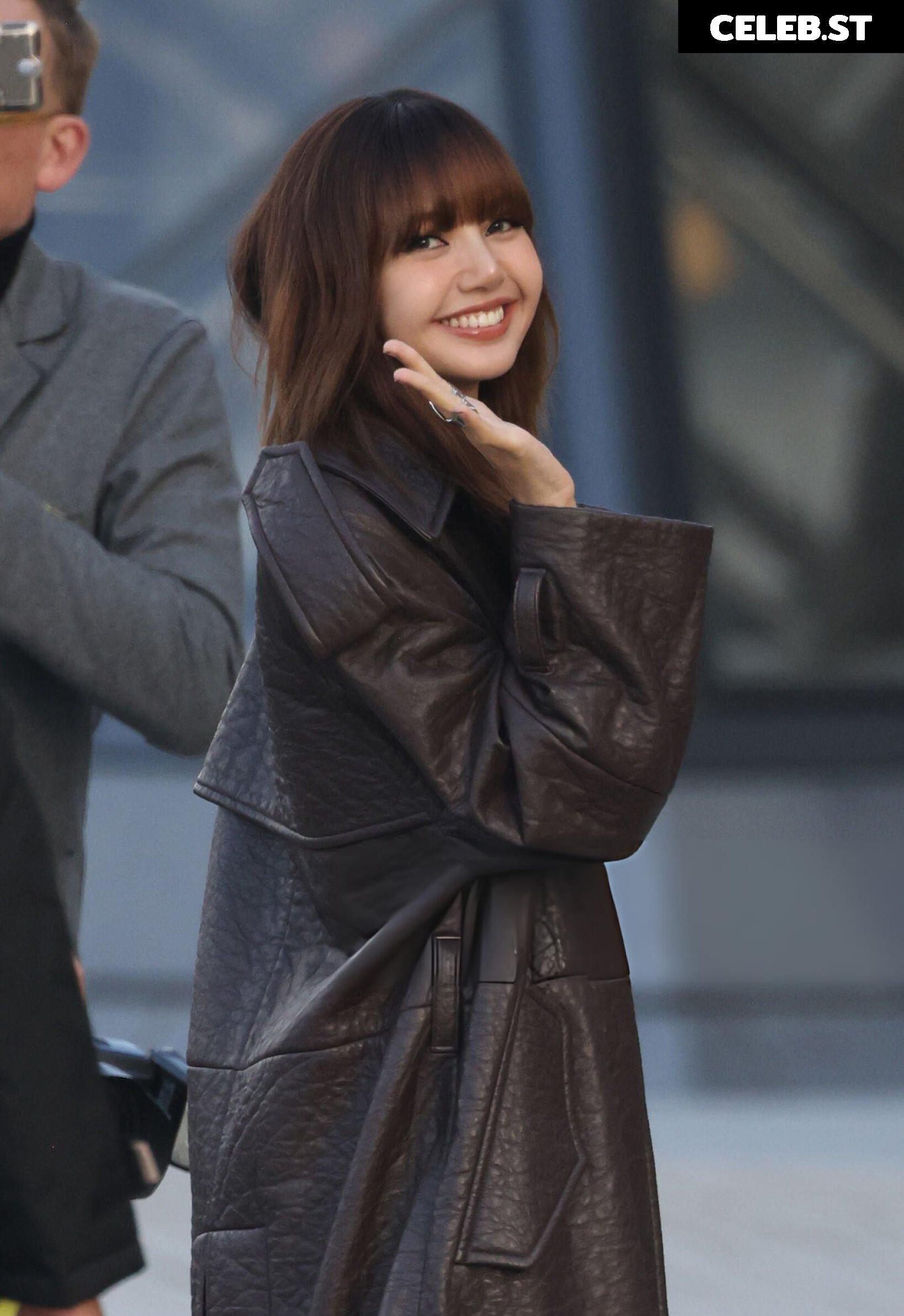 Lisa | BLΛƆKPIИK (Blackpink) Image 4422596