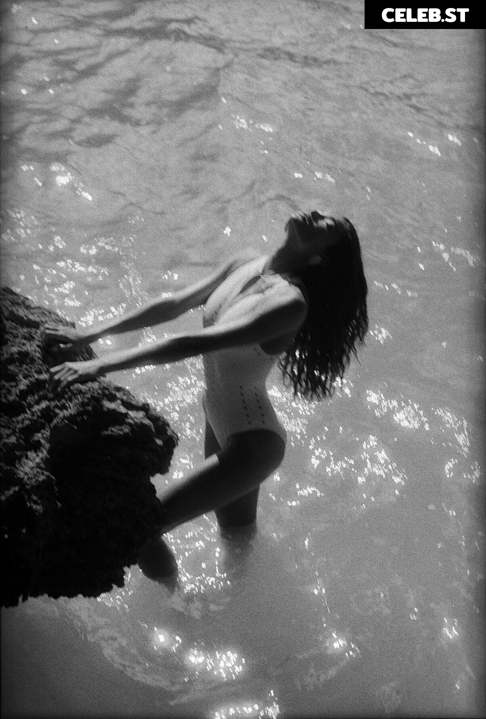Kelly Gale / kellybellyboom Image 4422692