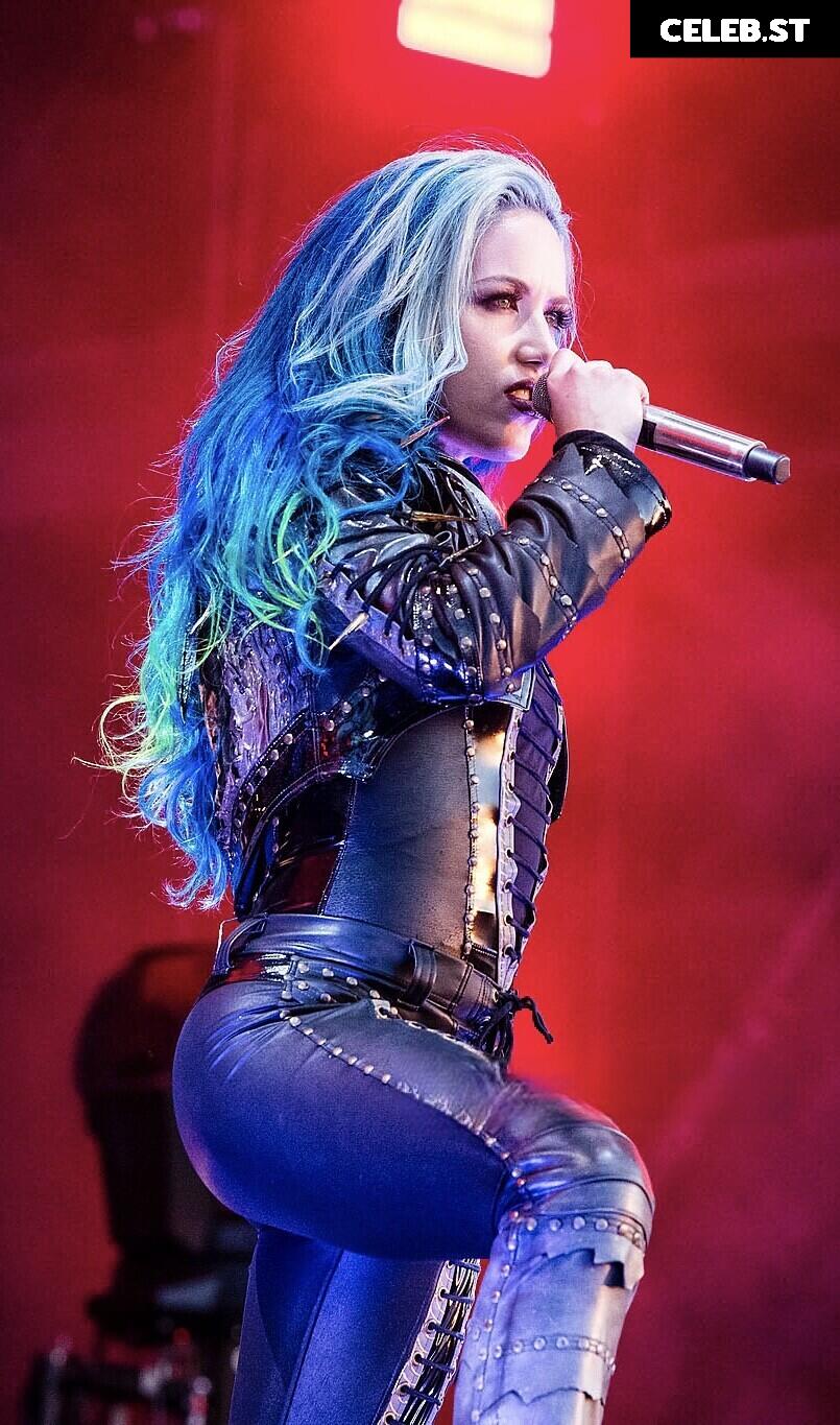 Women of Metal Image 4422017