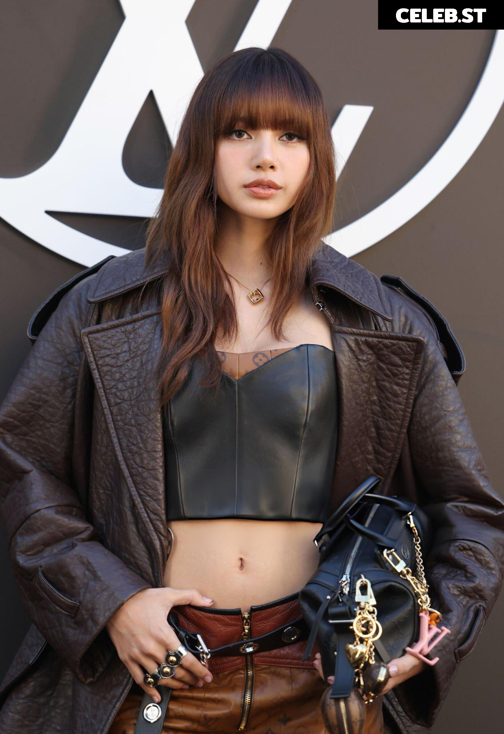 Lisa | BLΛƆKPIИK (Blackpink) Image 4422214