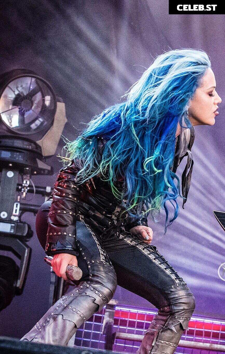 Women of Metal Image 4422200