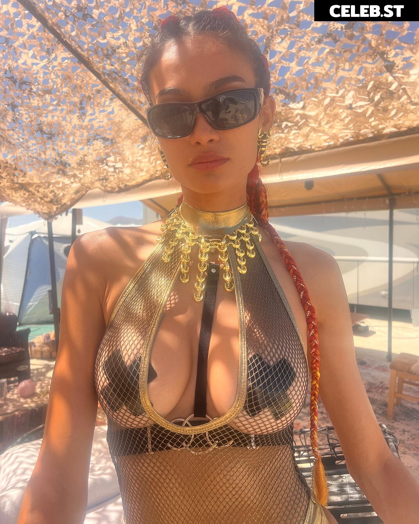 Kelly Gale / kellybellyboom Image 4423566