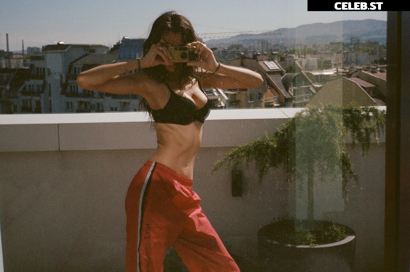 Kelly Gale / kellybellyboom Image 4423521