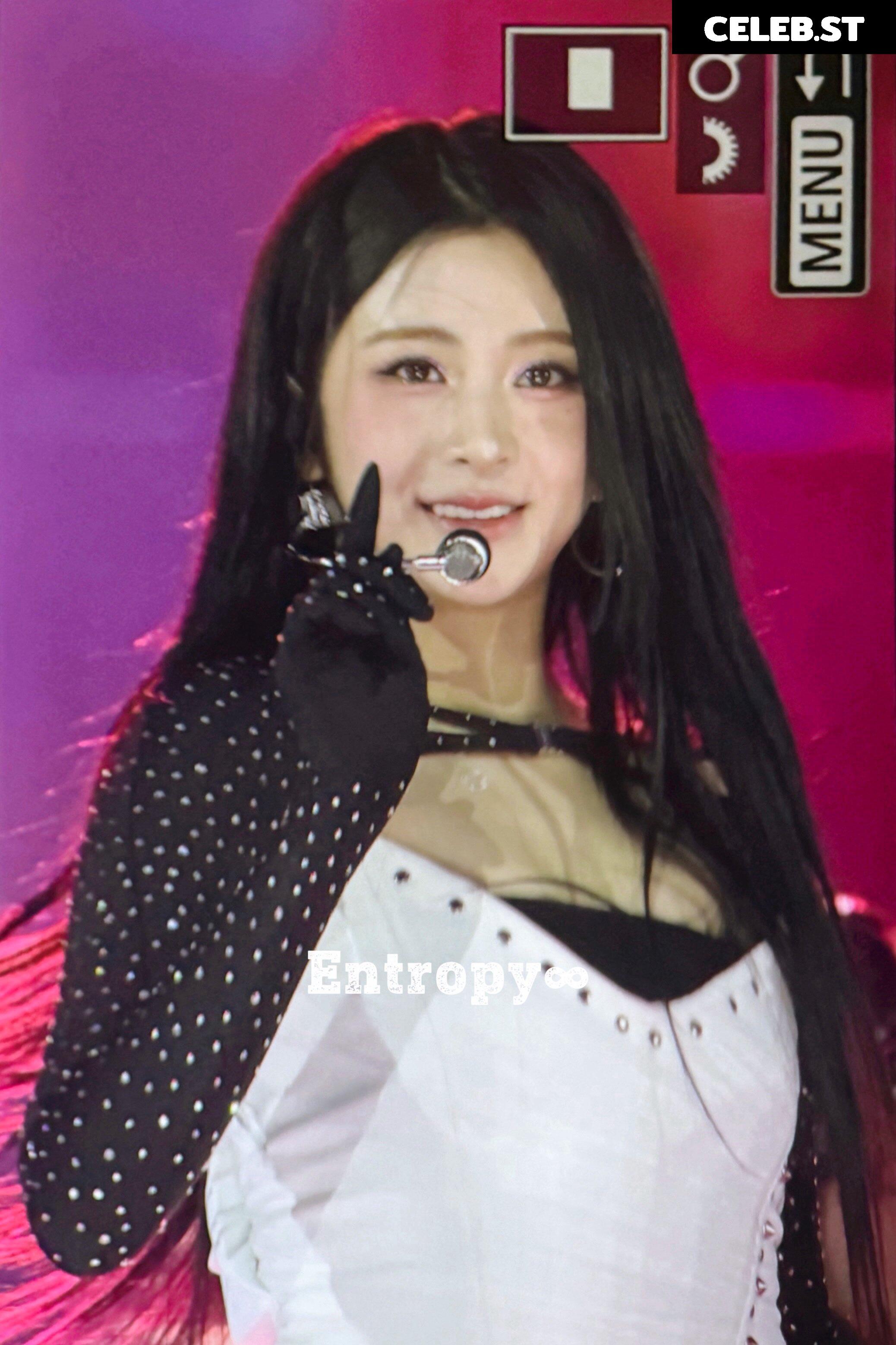 Huh Yunjin 허윤진 | LESSERAFIM Image 4423486