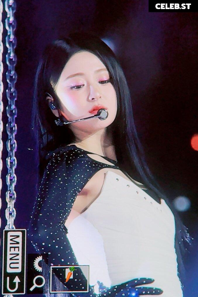 Huh Yunjin 허윤진 | LESSERAFIM Image 4423110