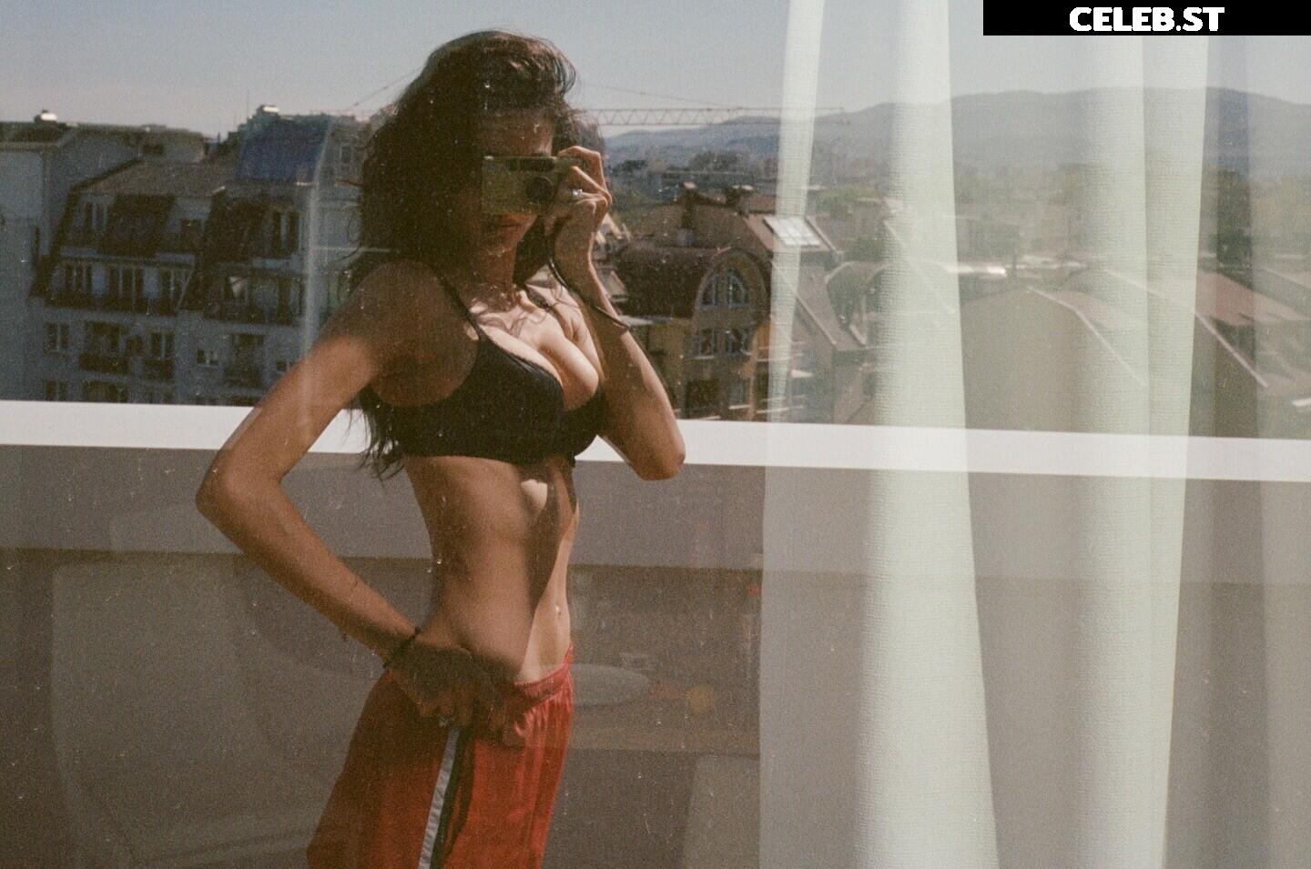 Kelly Gale / kellybellyboom Image 4423336