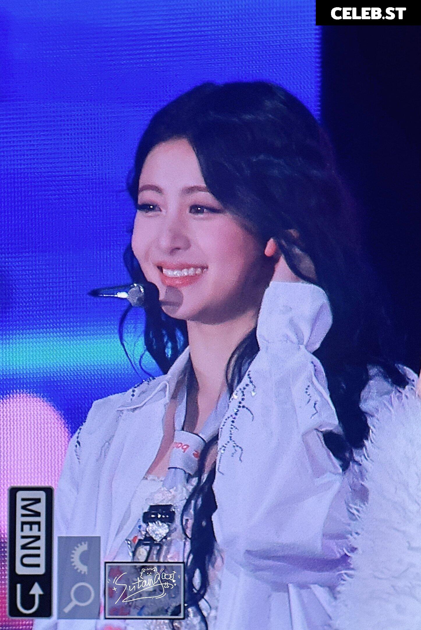 Huh Yunjin 허윤진 | LESSERAFIM Image 4420832