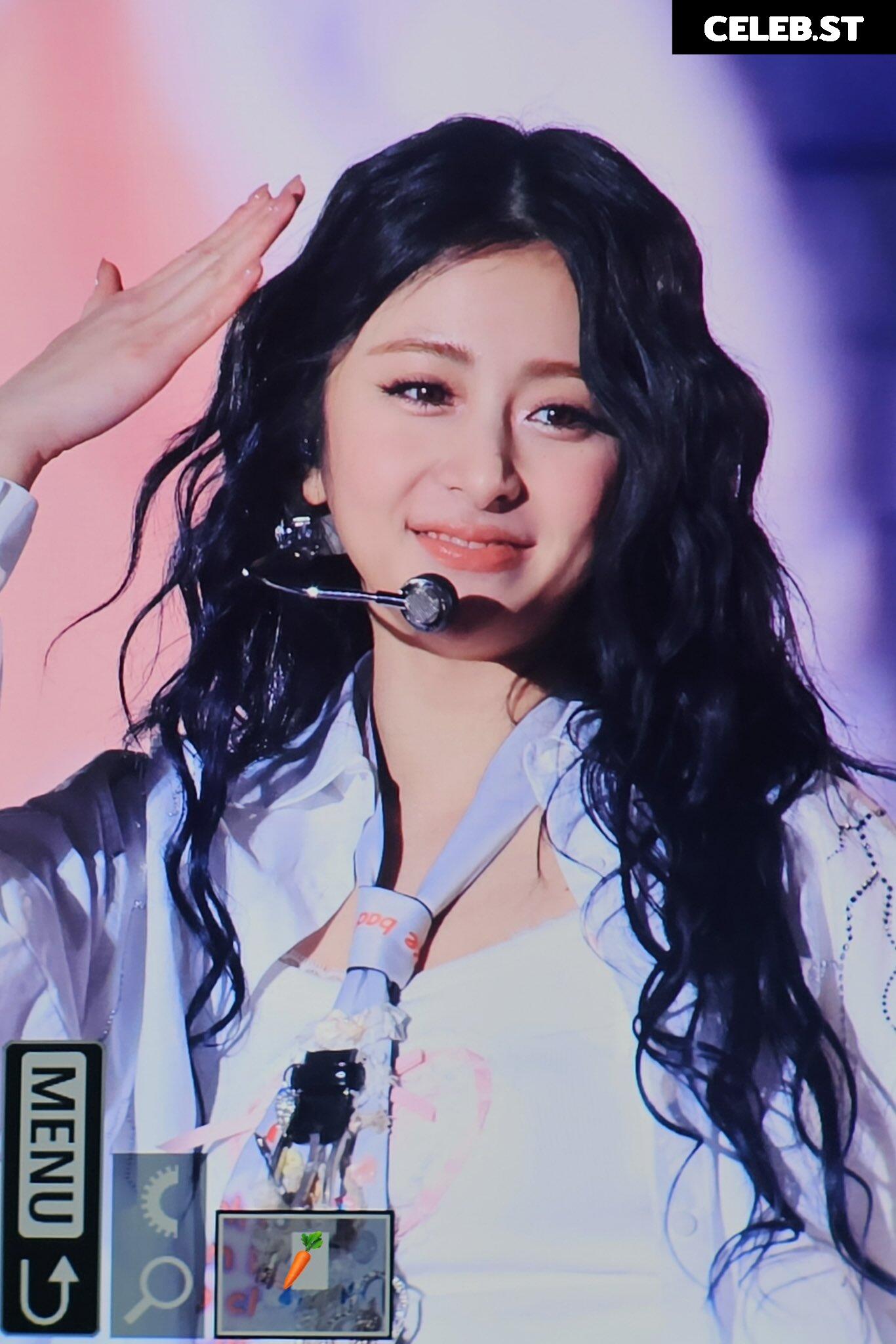 Huh Yunjin 허윤진 | LESSERAFIM Image 4420573