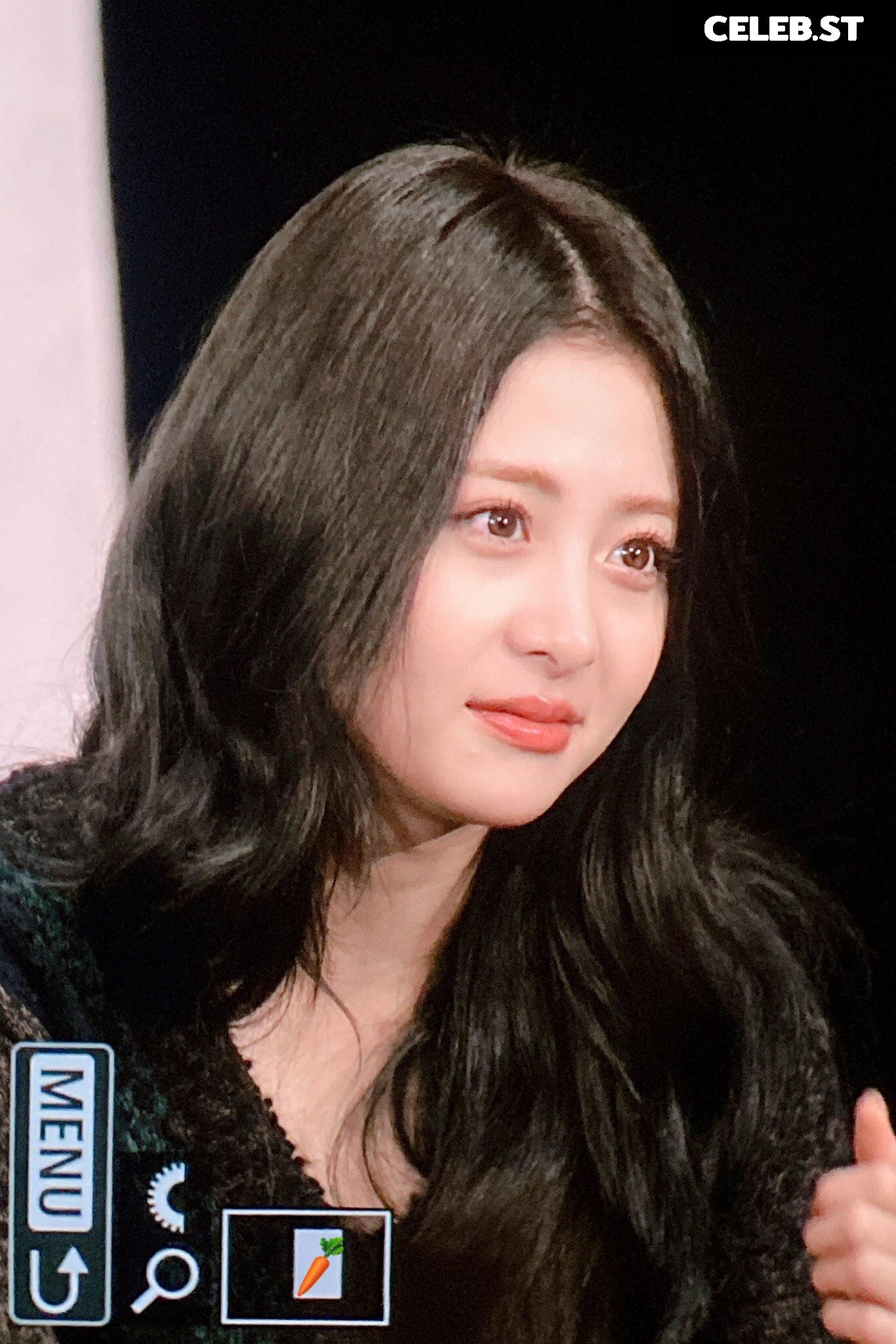 Huh Yunjin 허윤진 | LESSERAFIM Image 4420307
