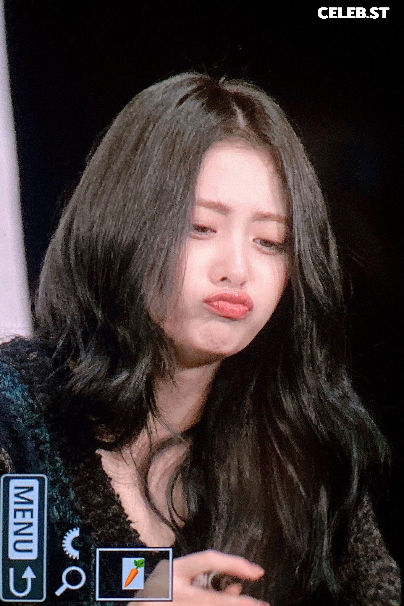 Huh Yunjin 허윤진 | LESSERAFIM Image 4420295