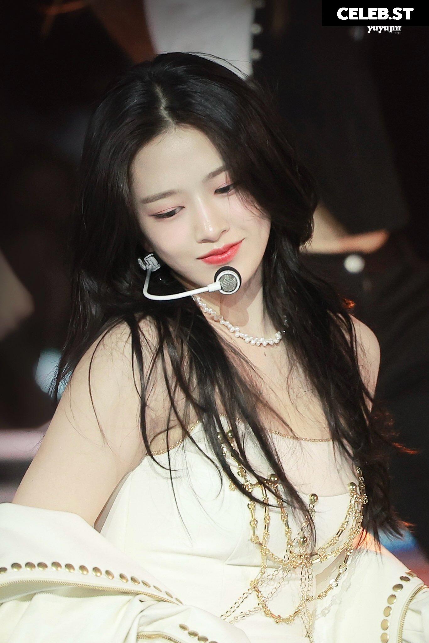 An Yujin 안유진 | (An) IVE Image 4420255