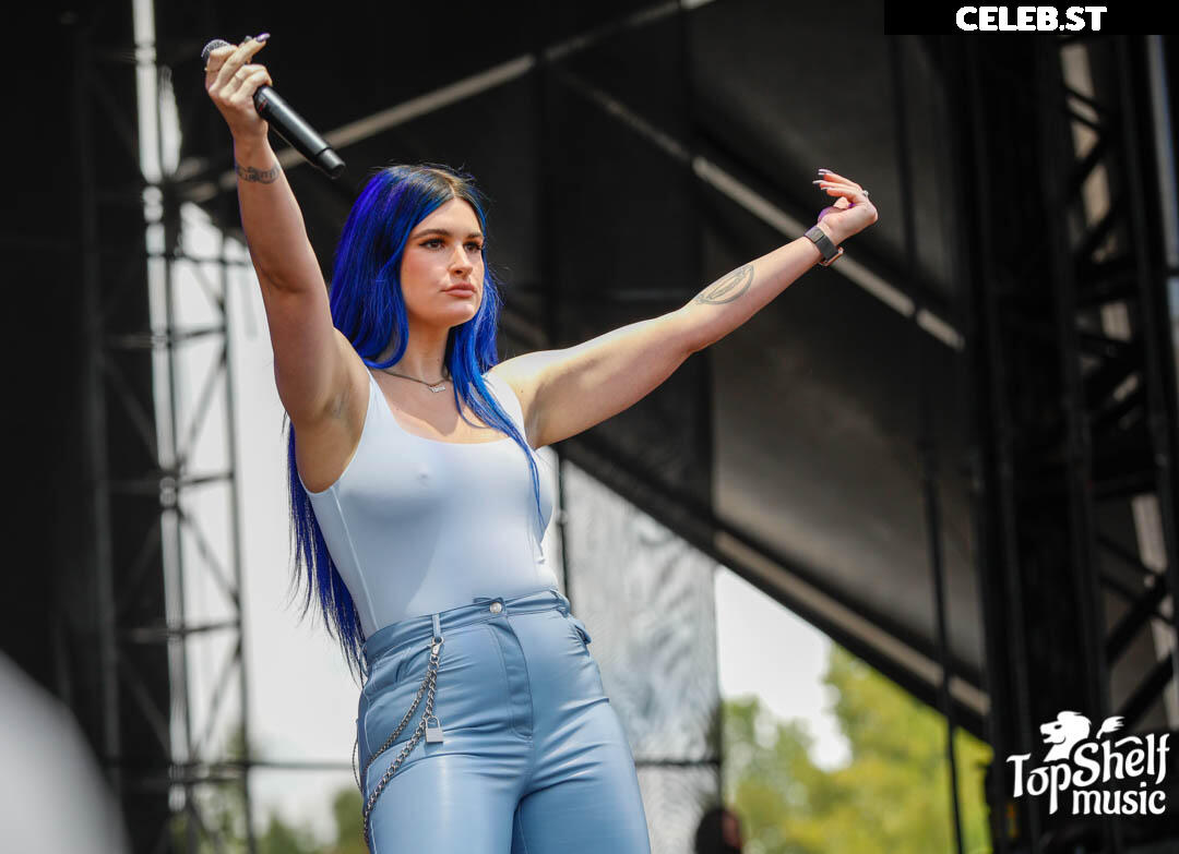 Courtney Laplante (Spiritbox Singer) Image 4429066