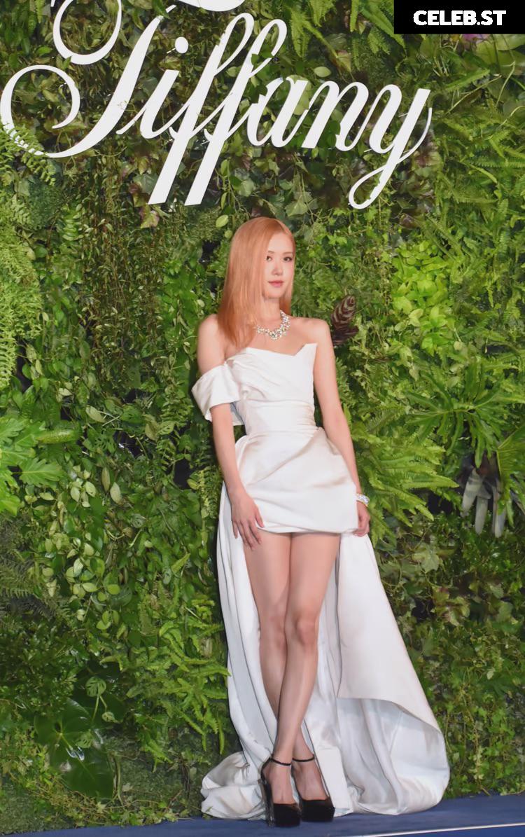 Rosé || Roseanne Park - BLΛƆKPIИK ( BLACKPINK ) Image 4428733