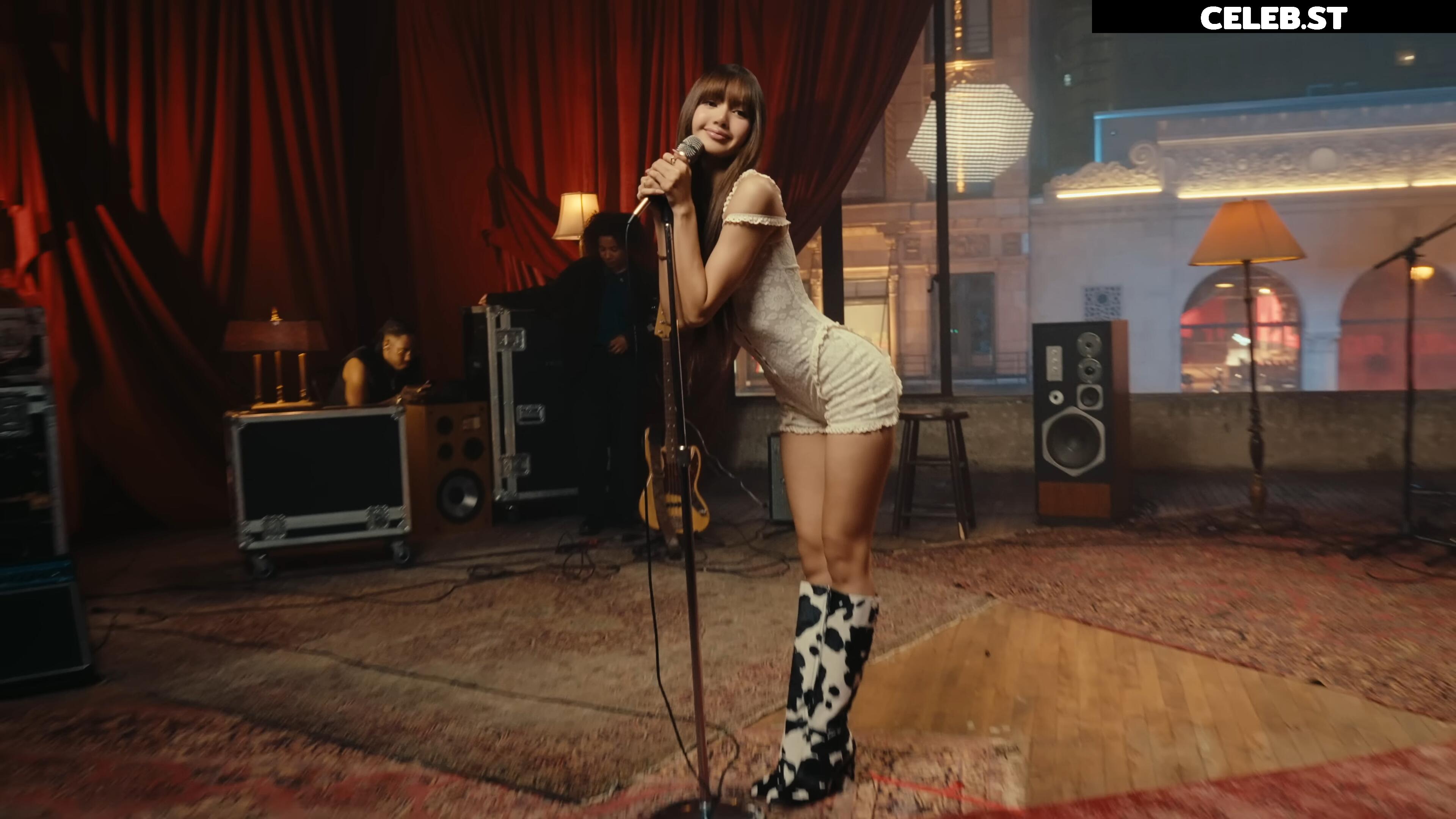Lisa | BLΛƆKPIИK (Blackpink) Image 4428047