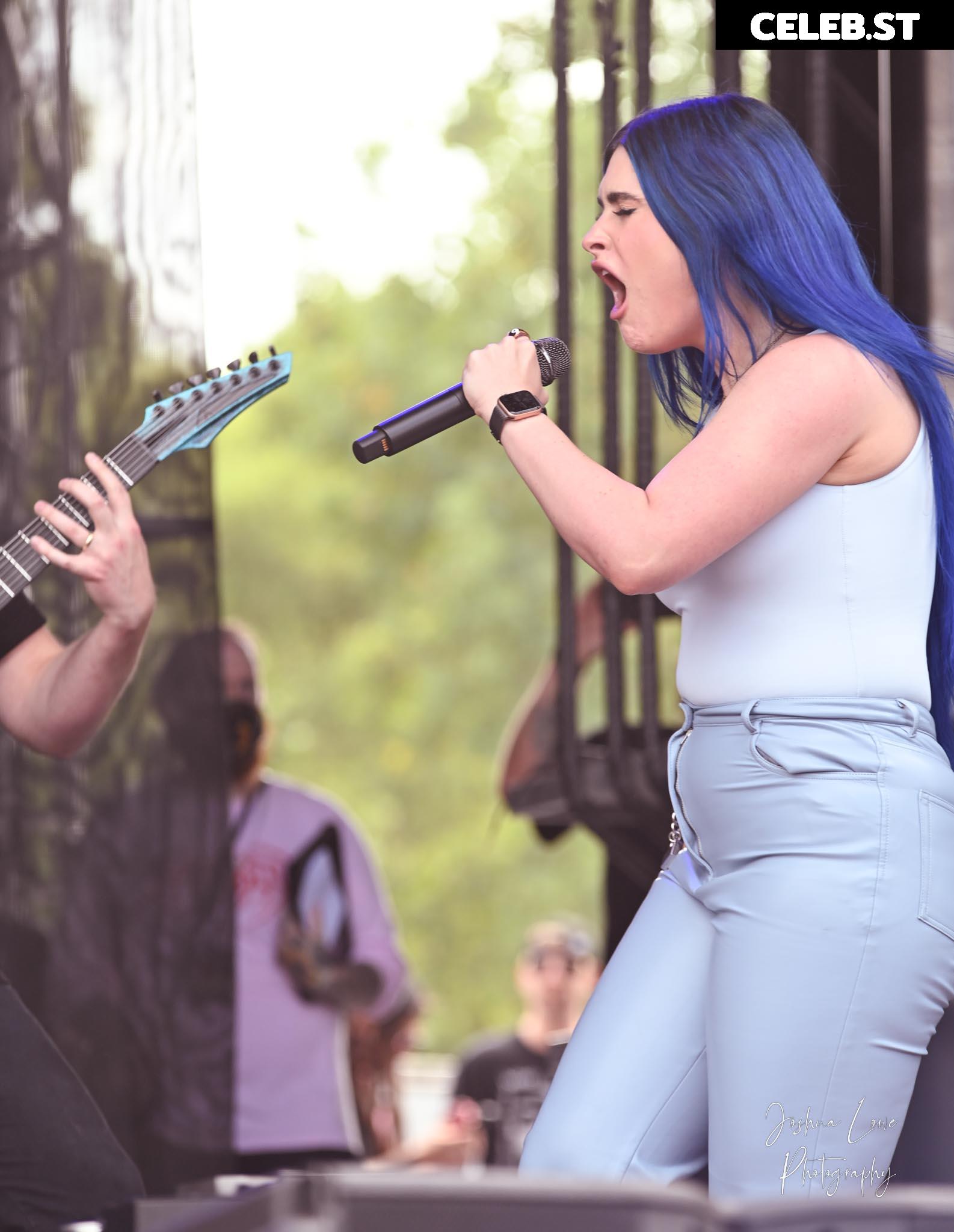 Courtney Laplante (Spiritbox Singer) Image 4428385