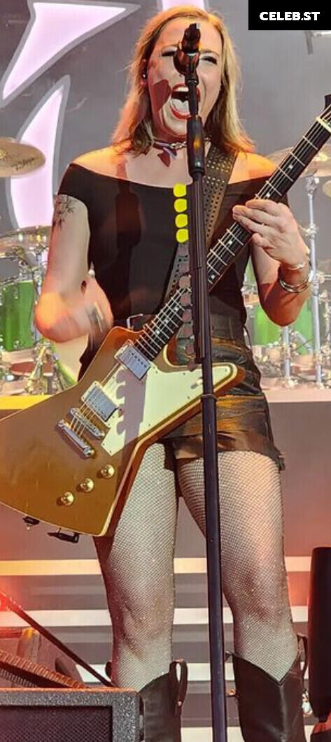 Women of Metal Image 4428200