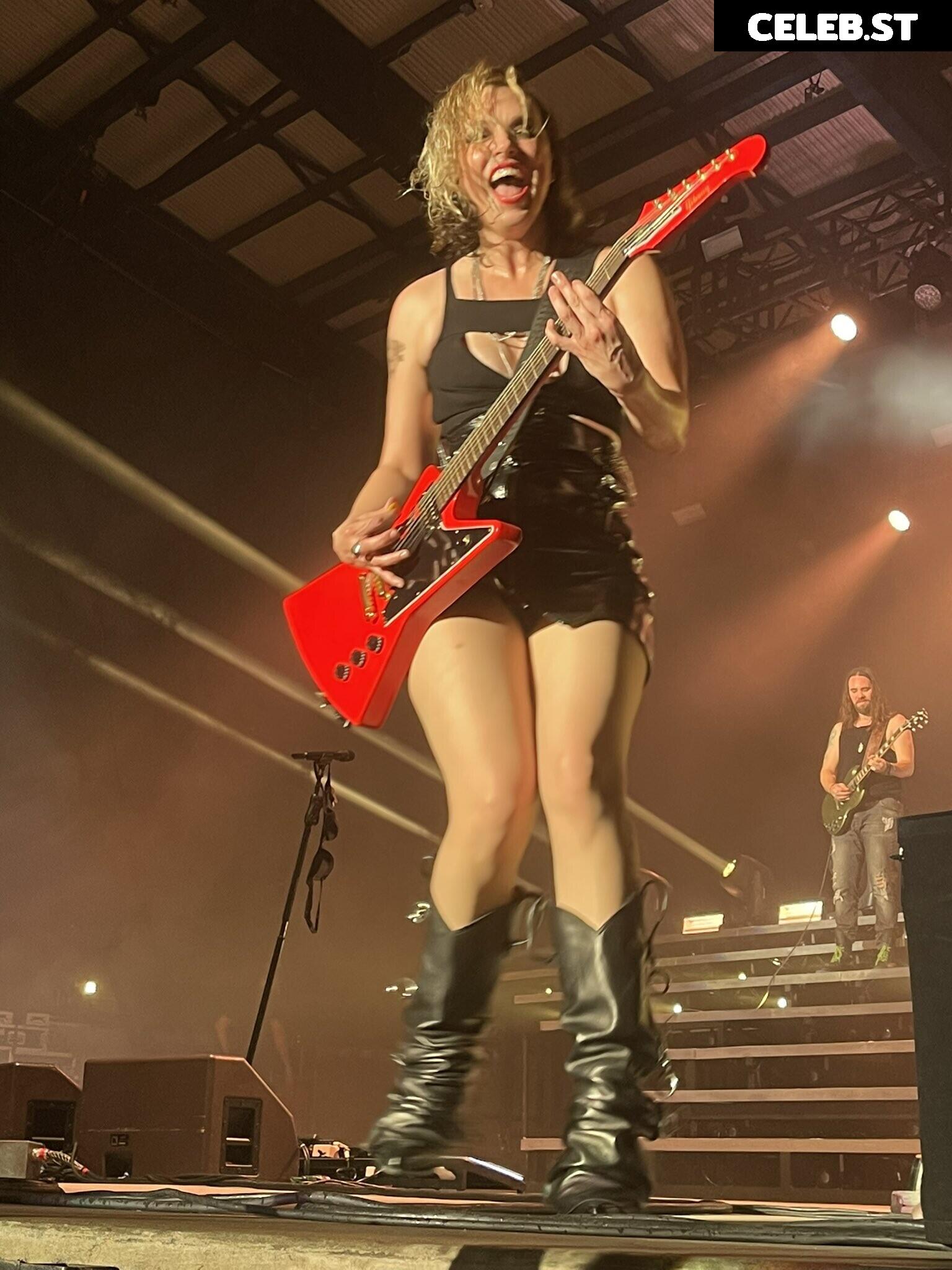 Women of Metal Image 4415613