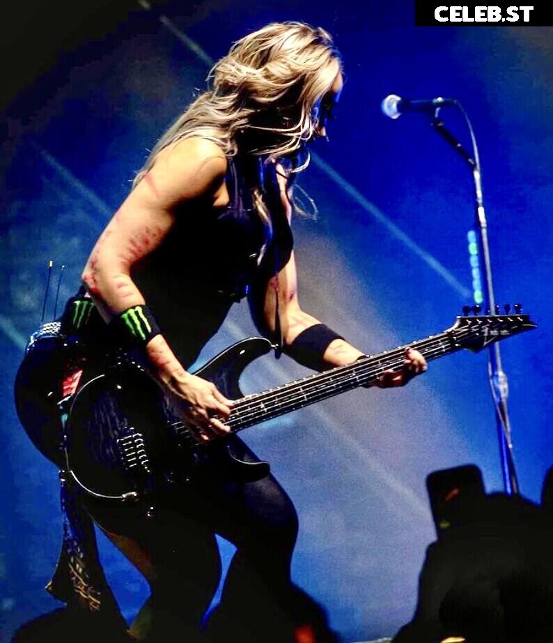 Women of Metal Image 4415000