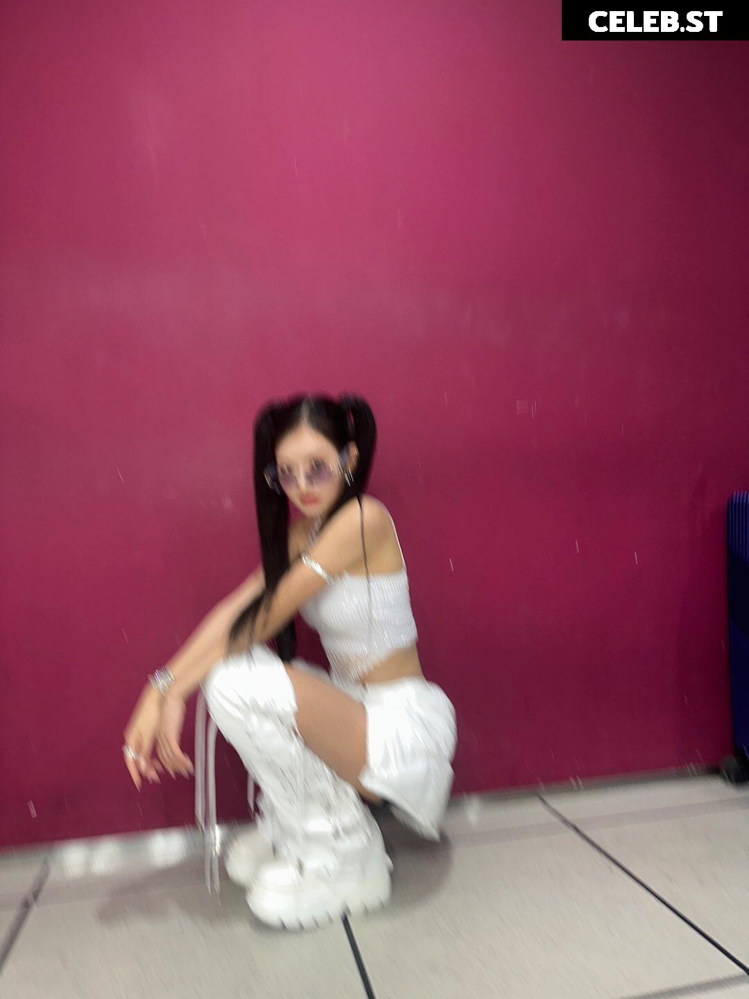 Julie (Kiss Of Life) Image 4416509