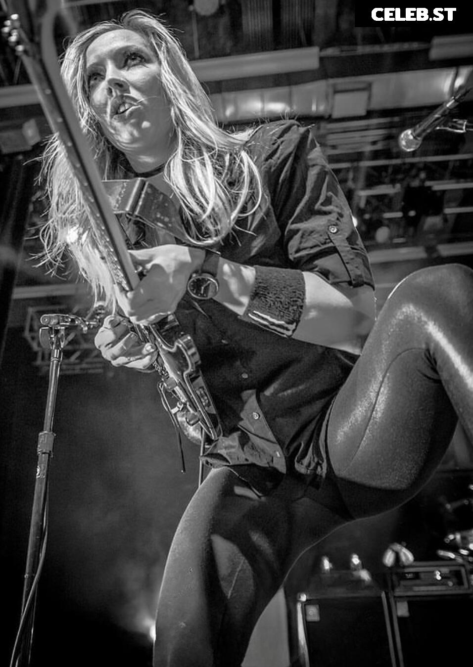 Women of Metal Image 4416340