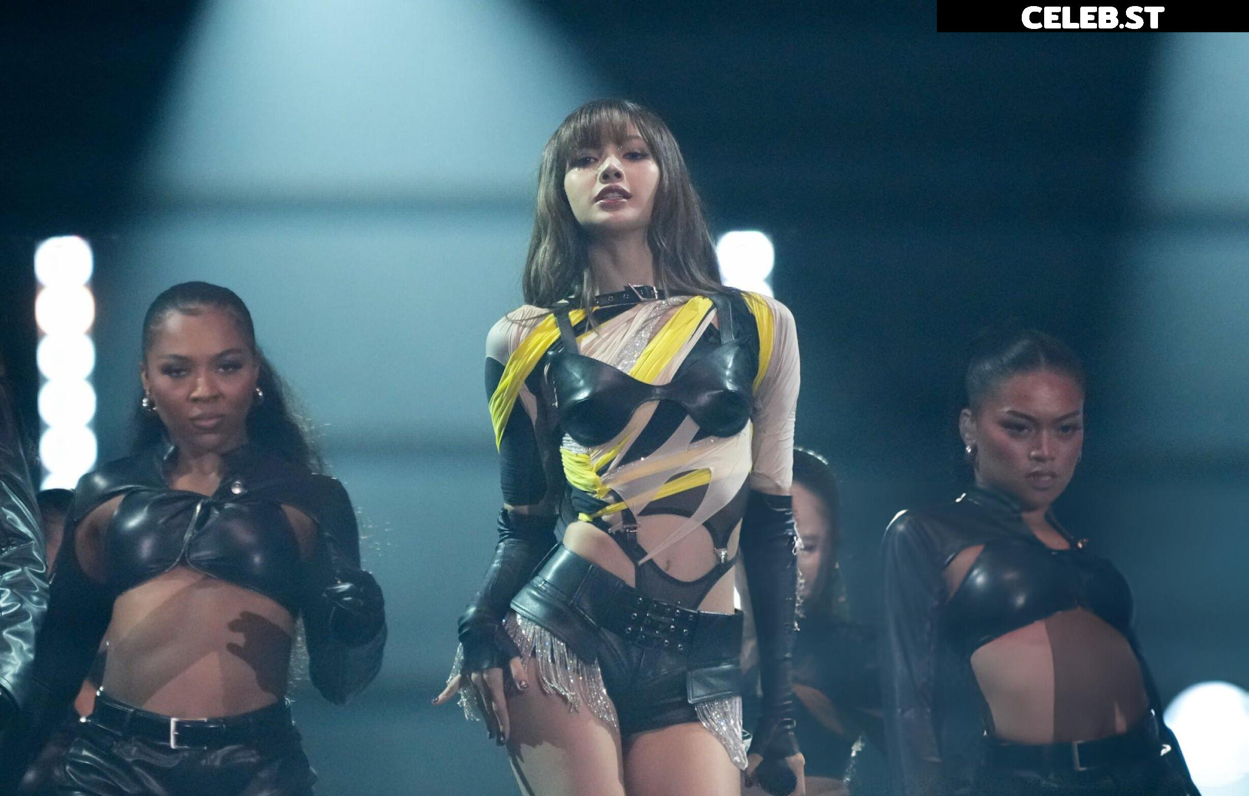 Lisa | BLΛƆKPIИK (Blackpink) Image 4417598