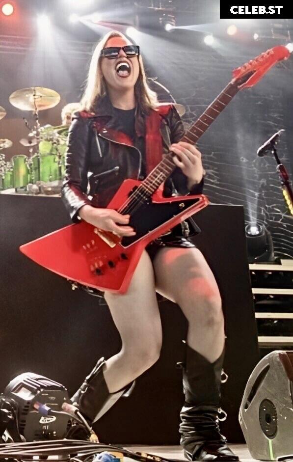 Women of Metal Image 4417785