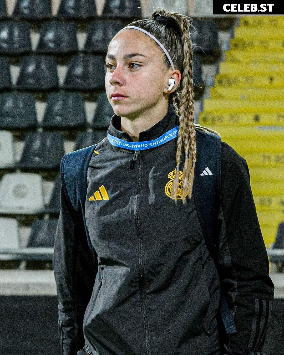 Female football/soccer players Image 4411045