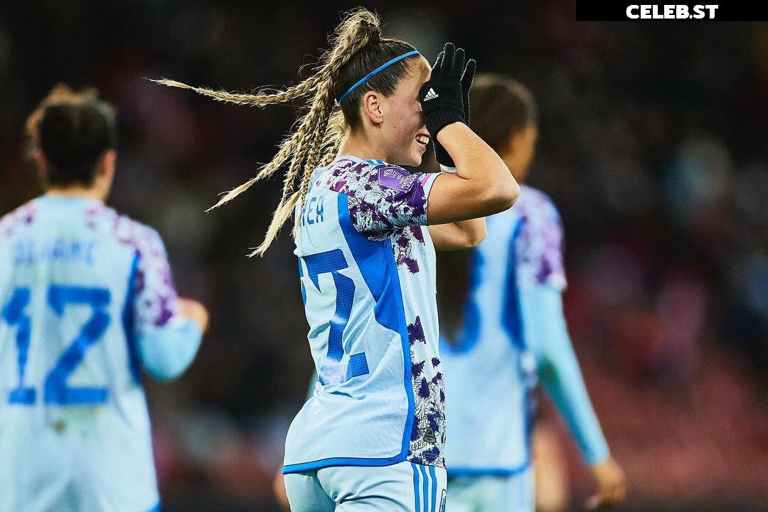 Female football/soccer players Image 4411061