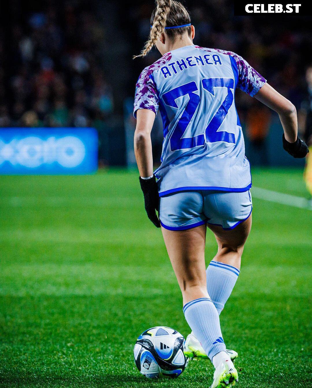Female football/soccer players Image 4411235