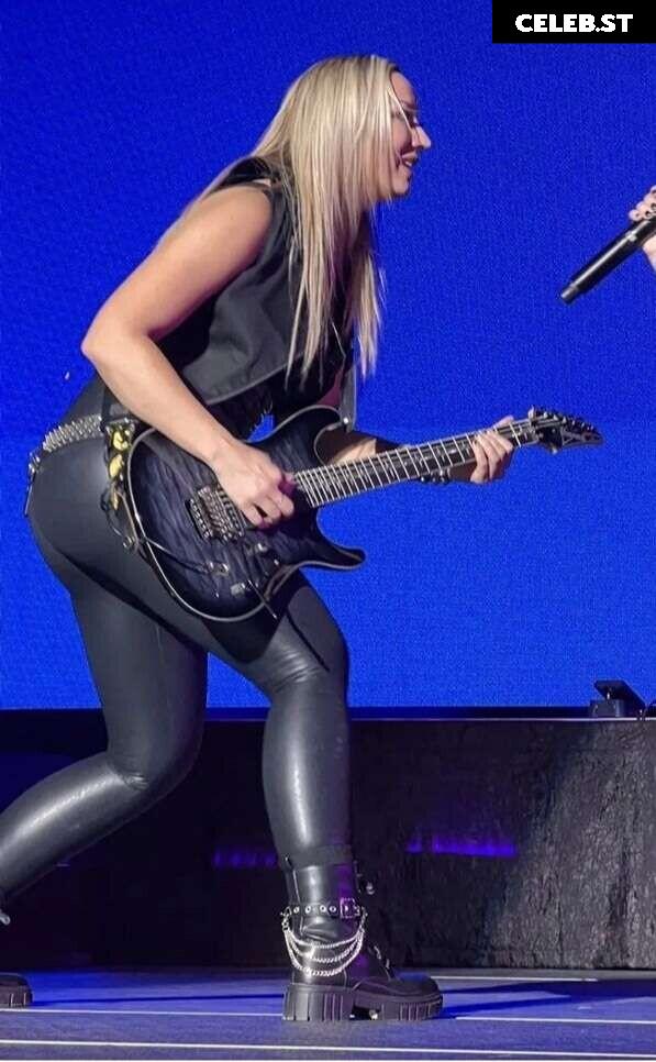 Women of Metal Image 4412827