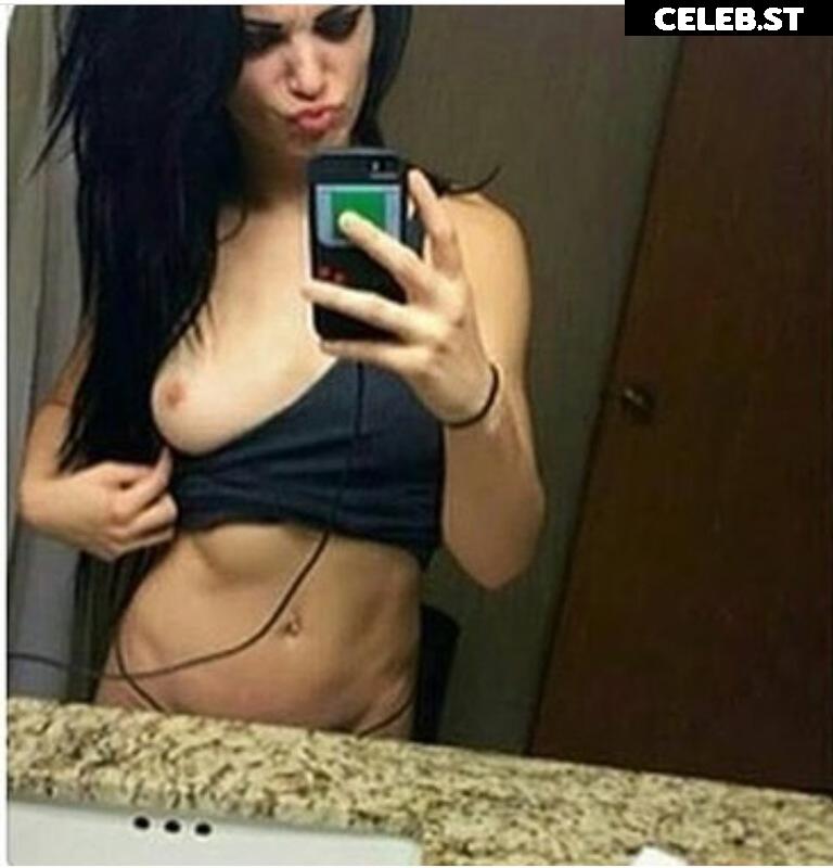 WWE's Paige / Saraya Bevis Image 4413475