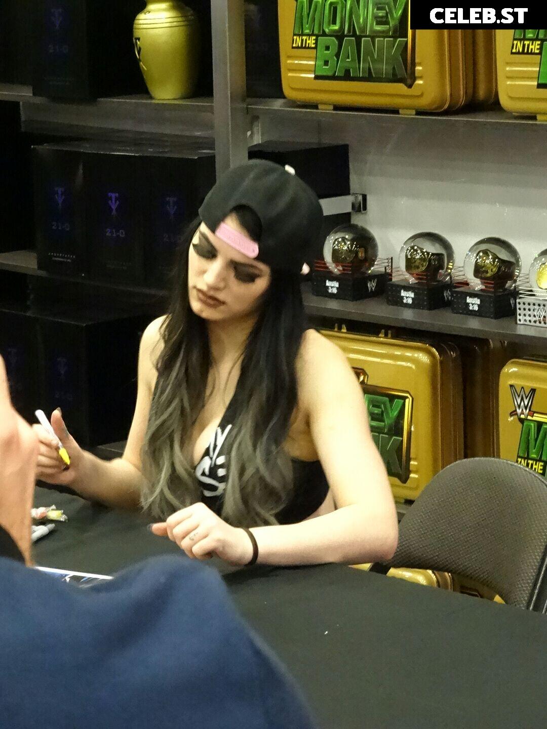 WWE's Paige / Saraya Bevis Image 4413292