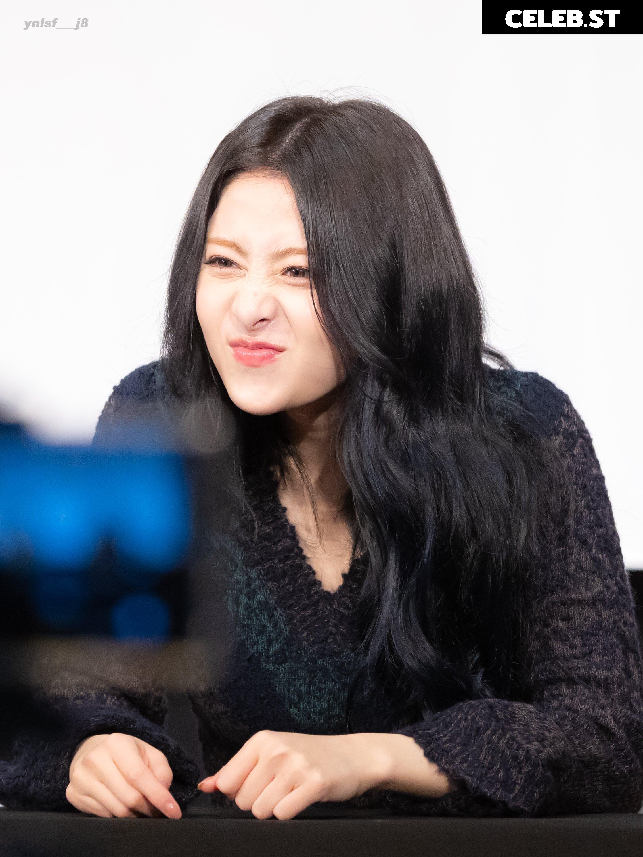Huh Yunjin 허윤진 | LESSERAFIM Image 4419814