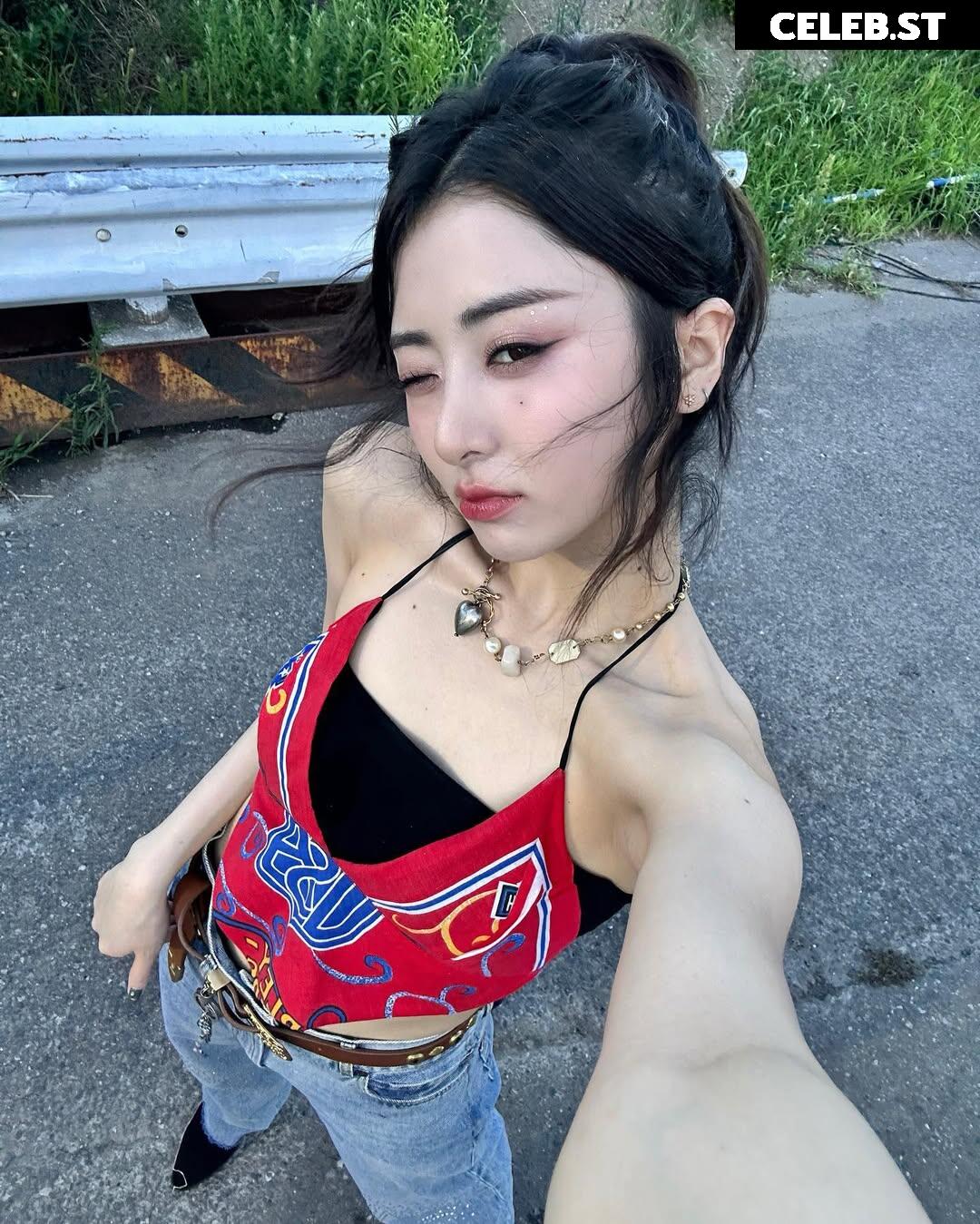 Huh Yunjin 허윤진 | LESSERAFIM Image 4419643