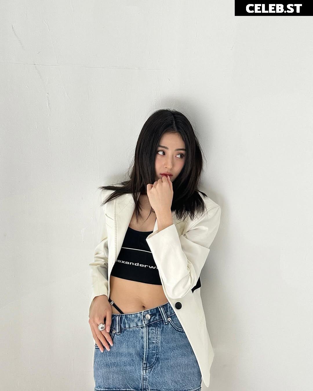 Huh Yunjin 허윤진 | LESSERAFIM Image 4419675