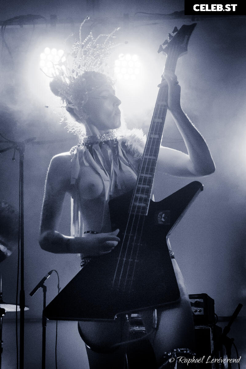 Women of Metal Image 4418392