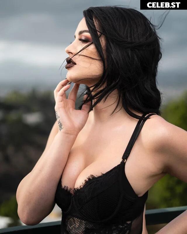 WWE's Paige / Saraya Bevis Image 4405469